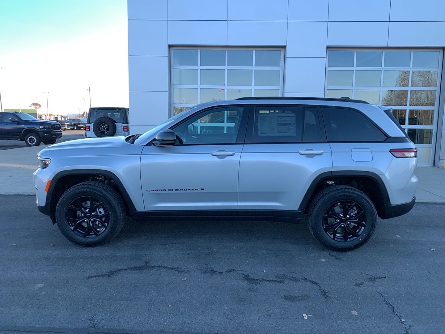 2025 Jeep Grand Cherokee Altitude's photo