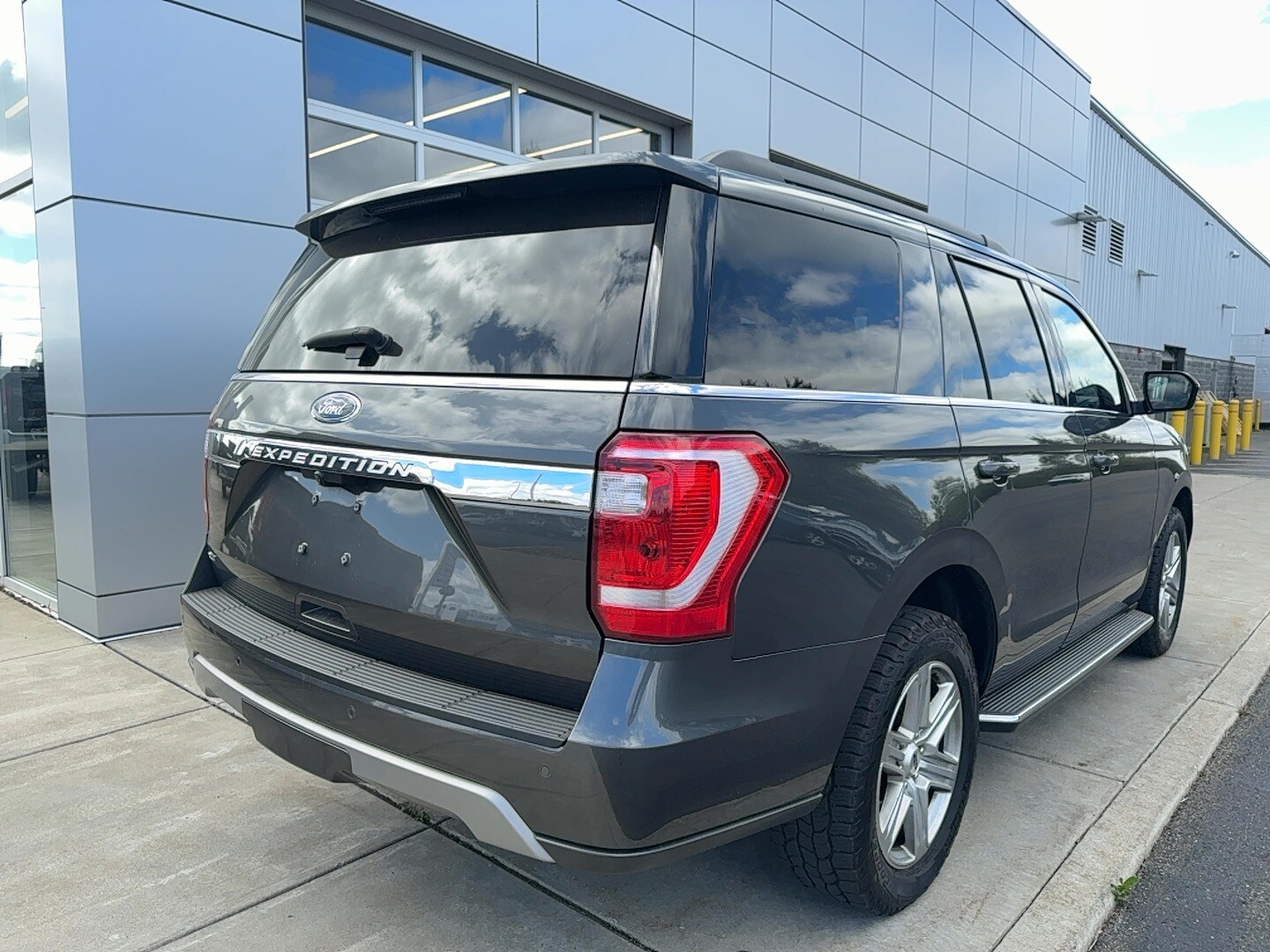 2019 Ford Expedition XLT photo 3