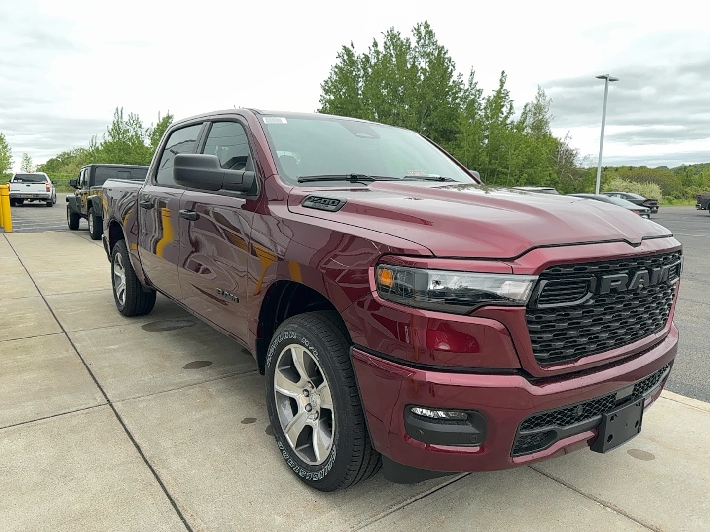 2025 Ram 1500 TRADESMAN CREW CAB 4X4 5'7 BOX