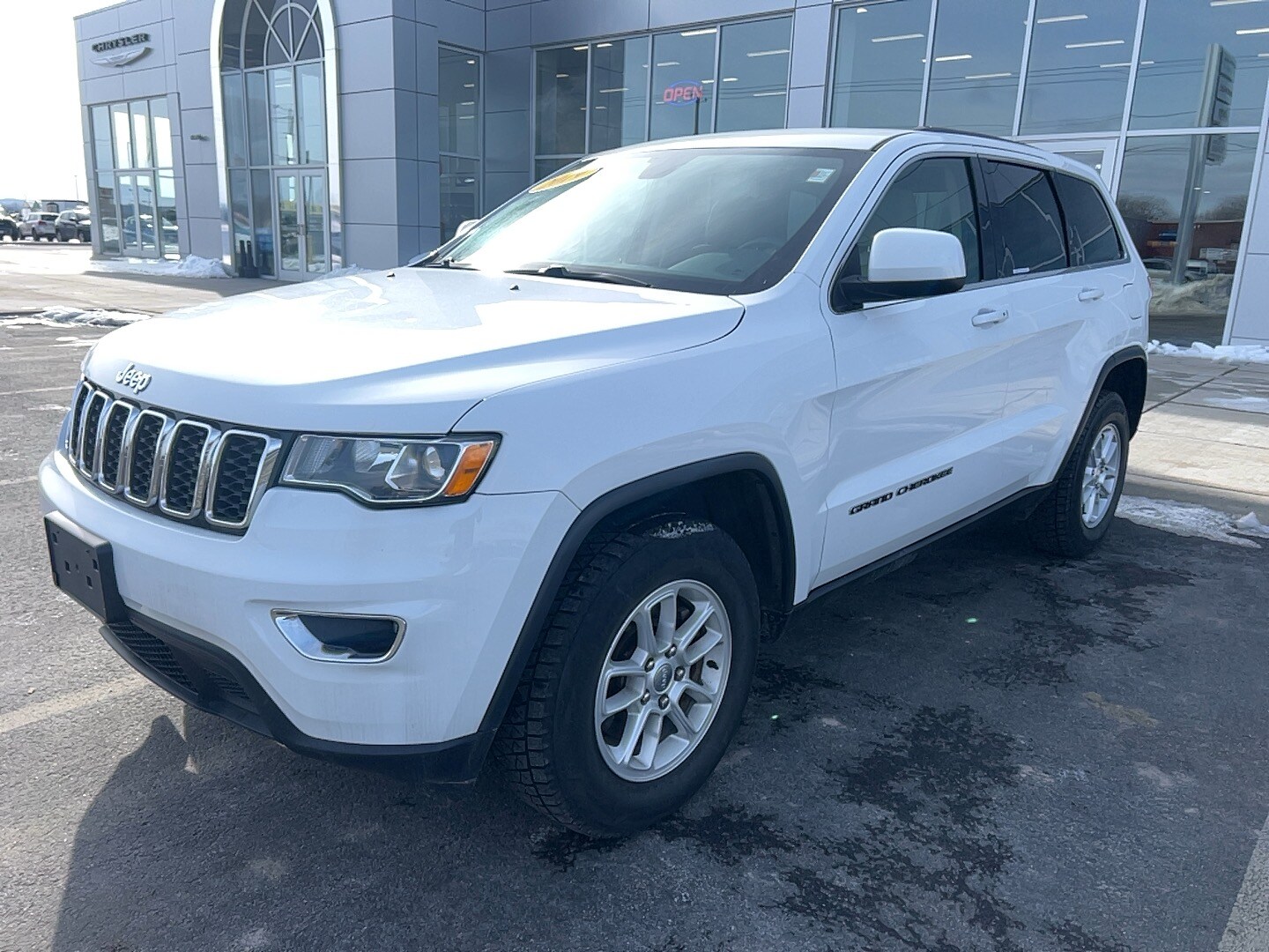 2019 Jeep Grand Cherokee Laredo photo 3
