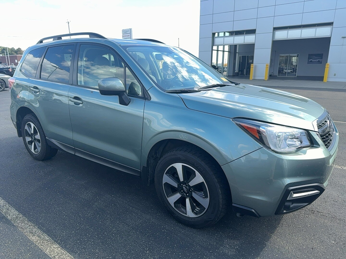 2018 Subaru Forester 2.5i Premium photo 2