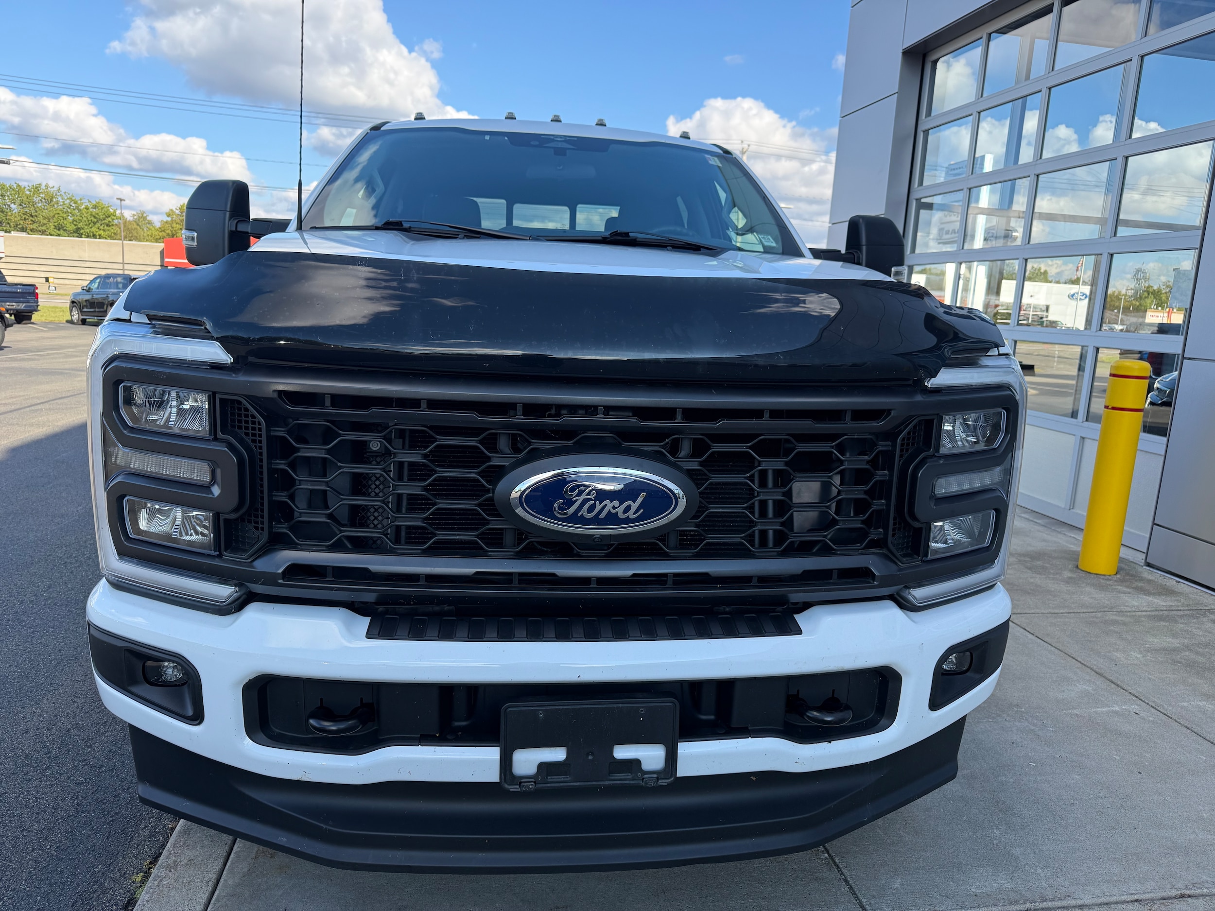 2023 Ford F-350 photo 2