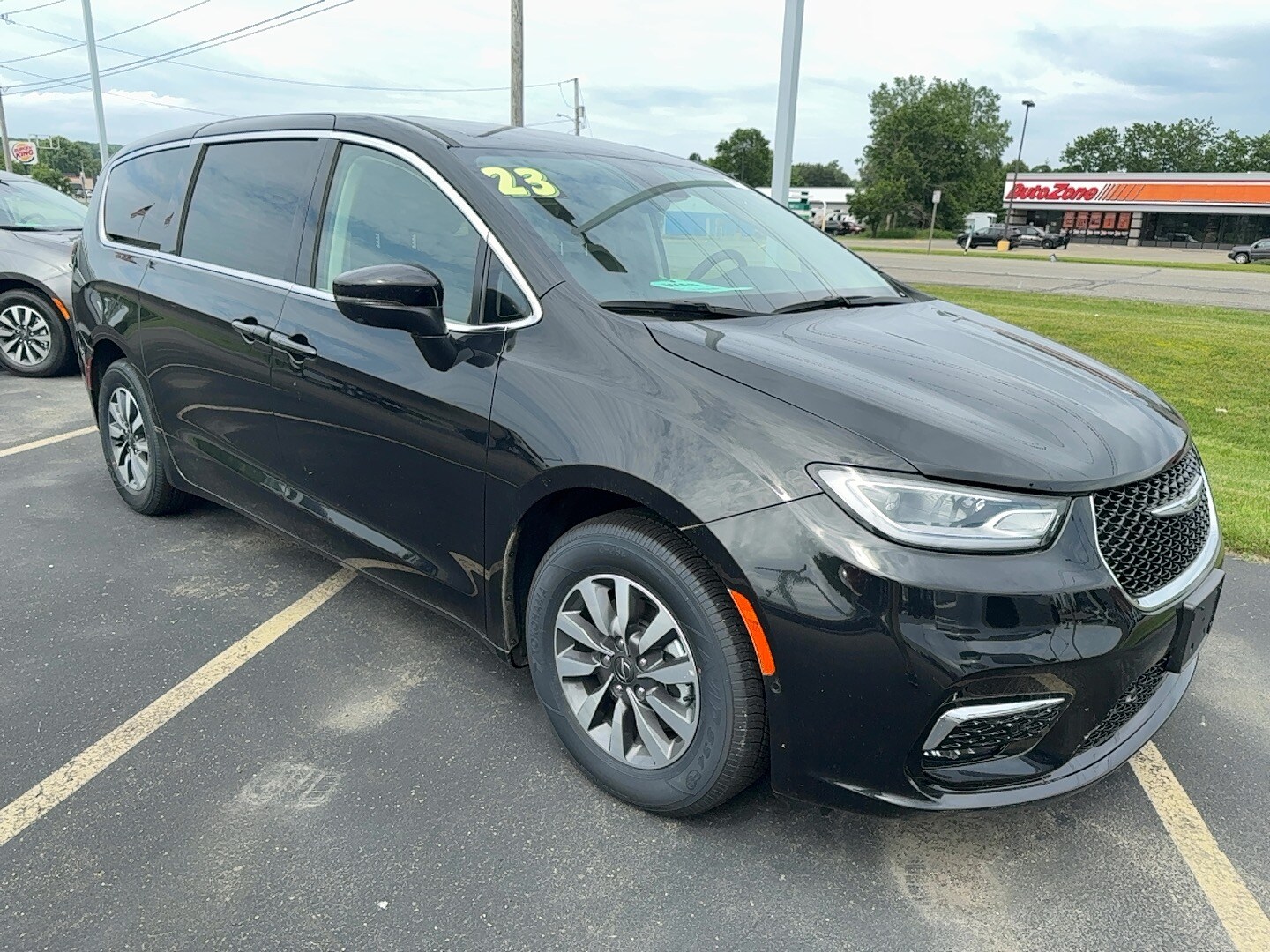 2023 Chrysler Pacifica Hybrid Touring L photo 4