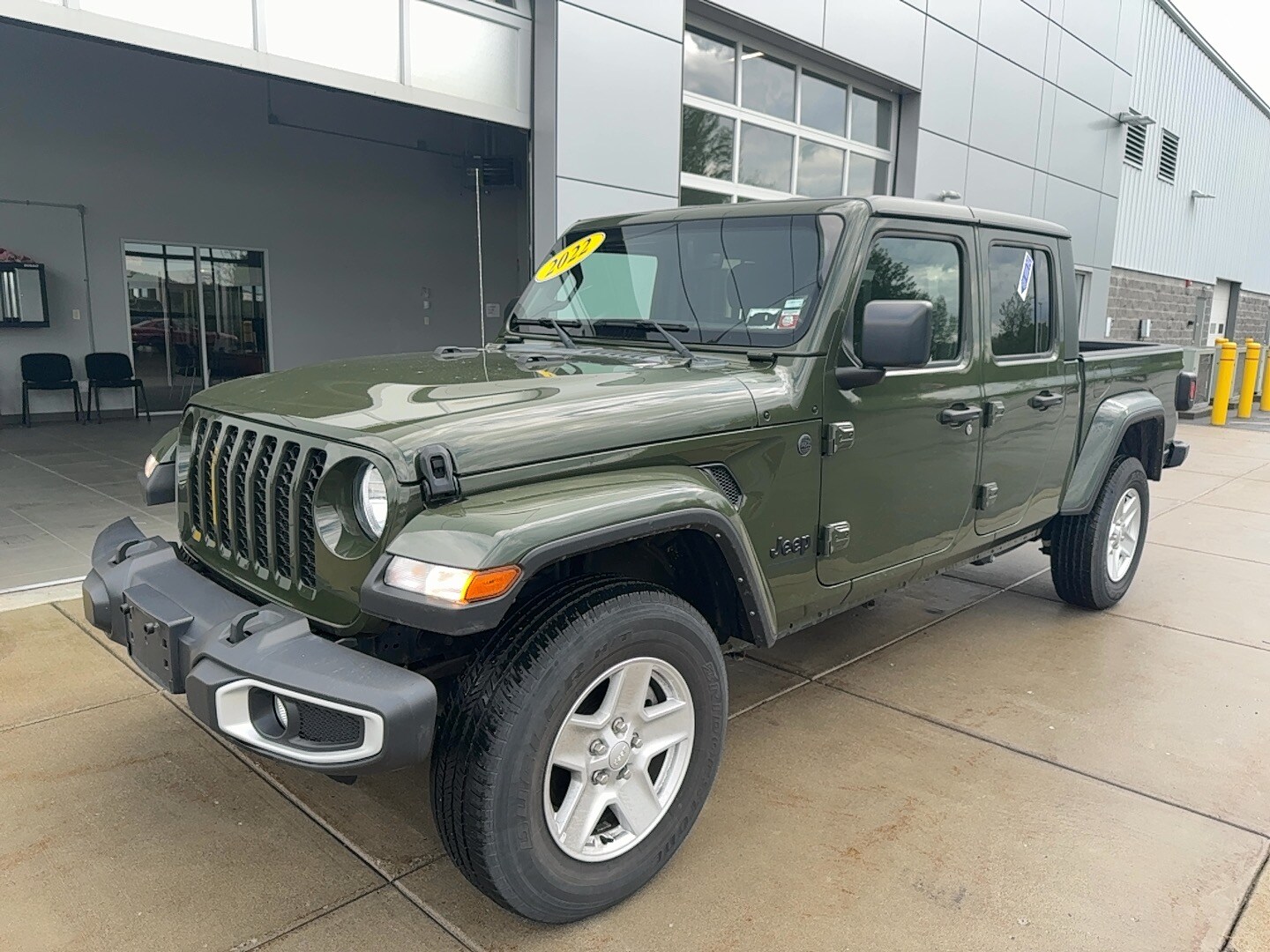 2022 Jeep Gladiator Sport photo 2