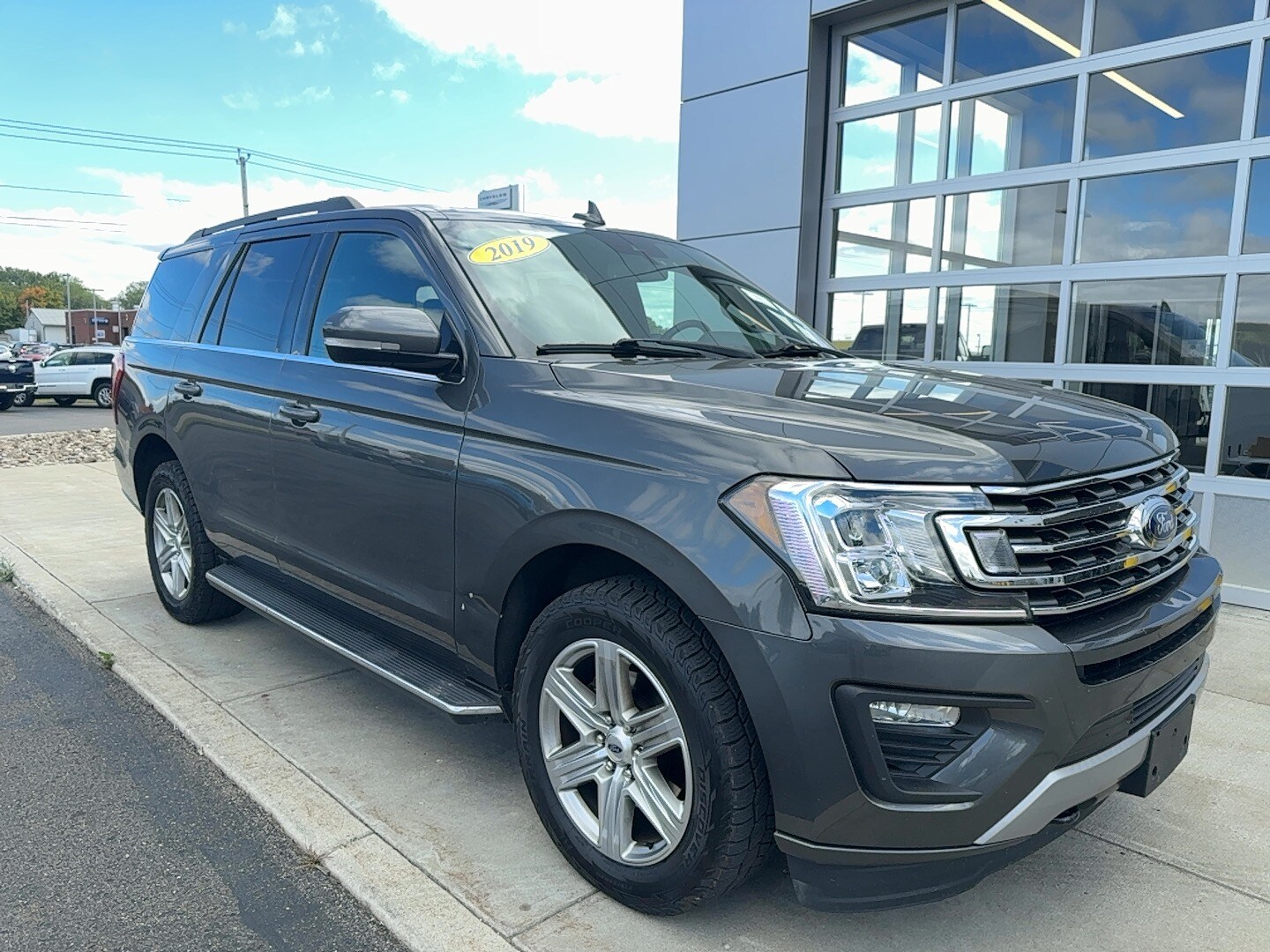 2019 Ford Expedition XLT photo 2