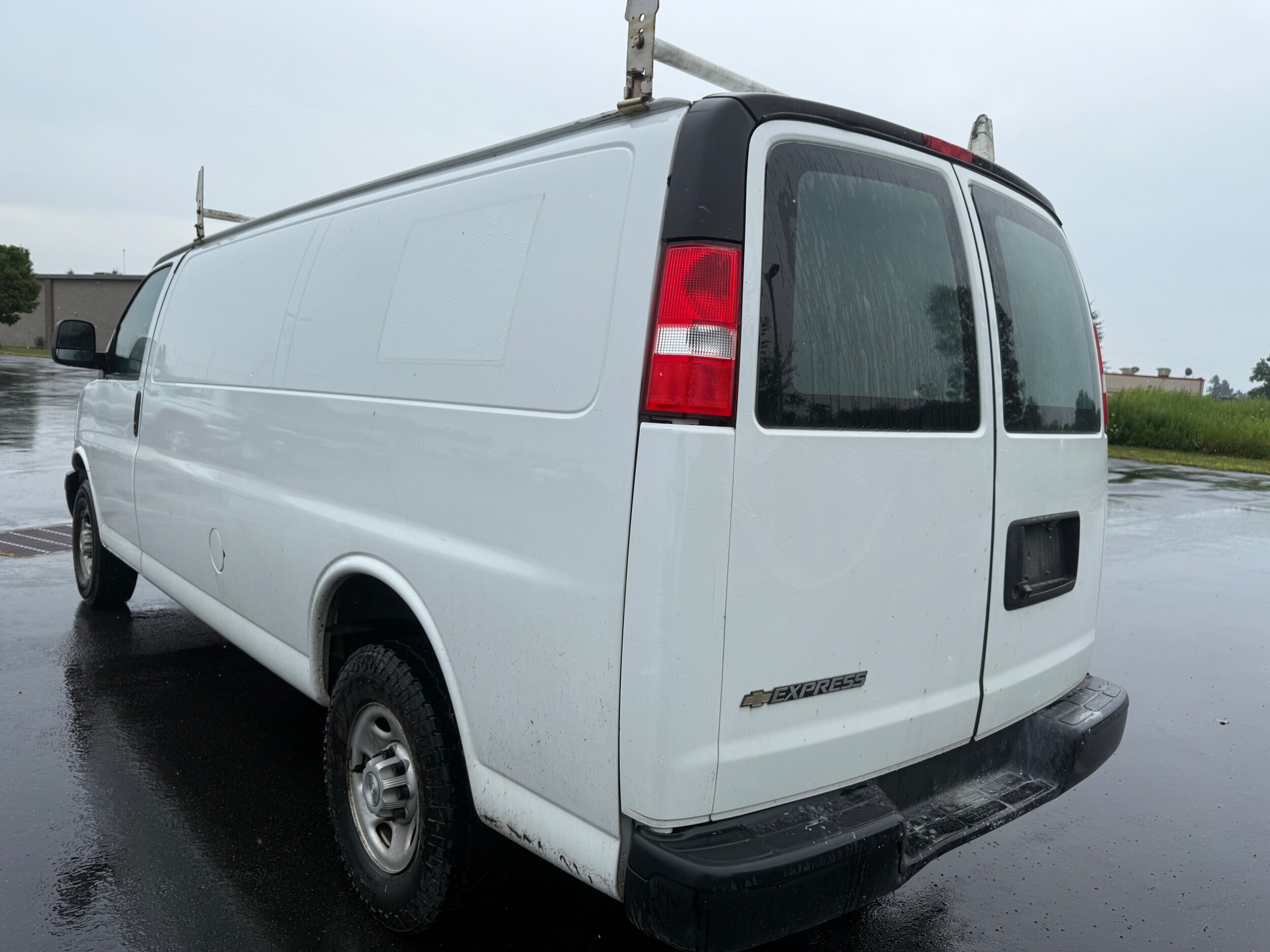 2022 Chevrolet Express 2500 Work Cargo Van photo 3