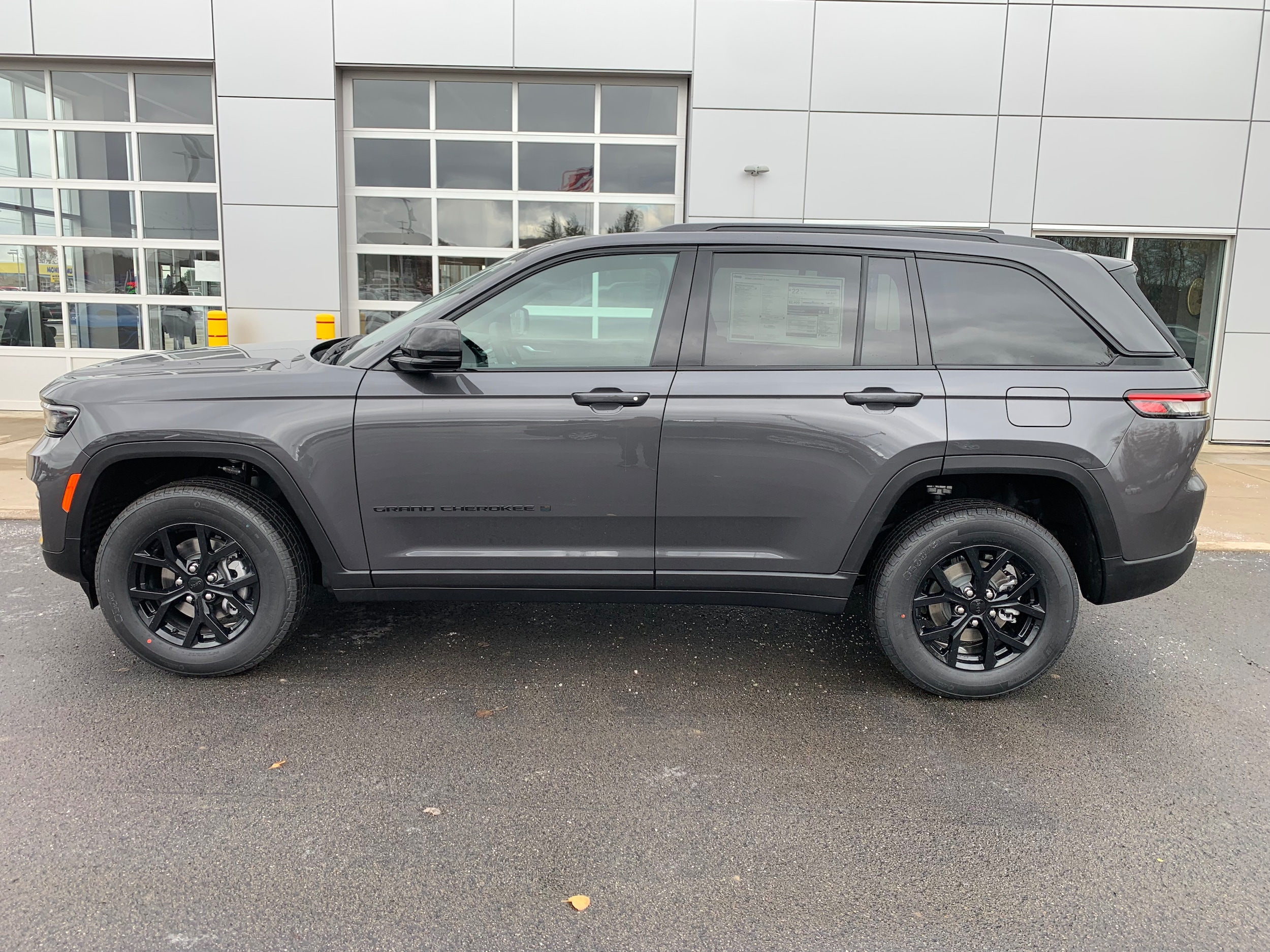 2025 Jeep Grand Cherokee Altitude's photo