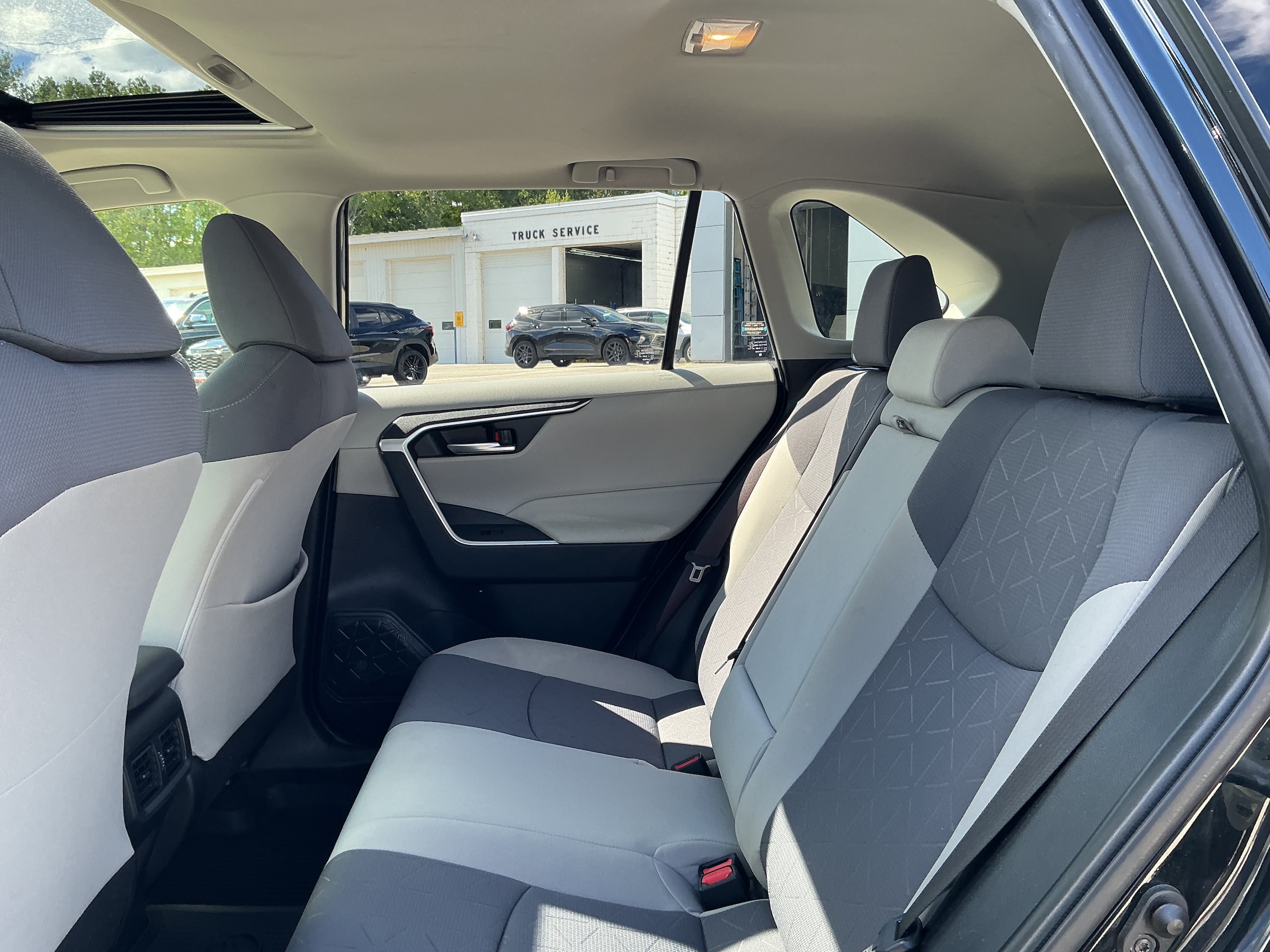 2020 Toyota RAV4 XLE - Photo 13