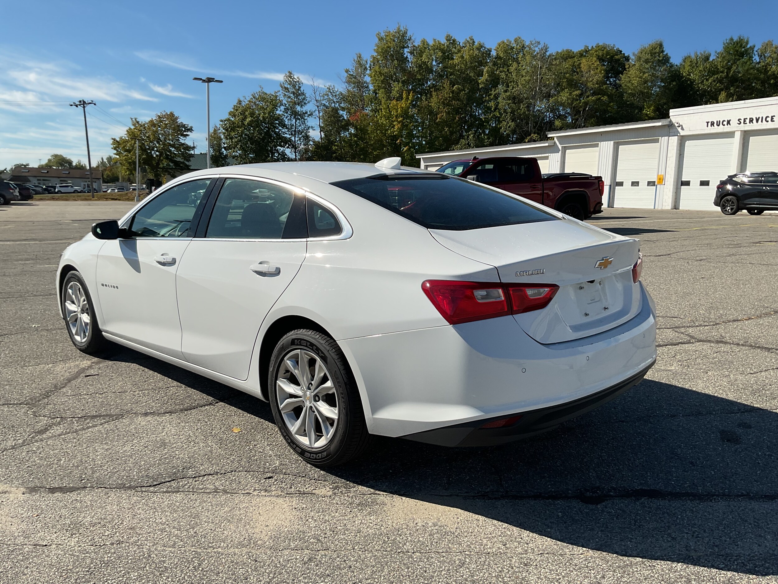 2024 Chevrolet Malibu 1LT photo 2