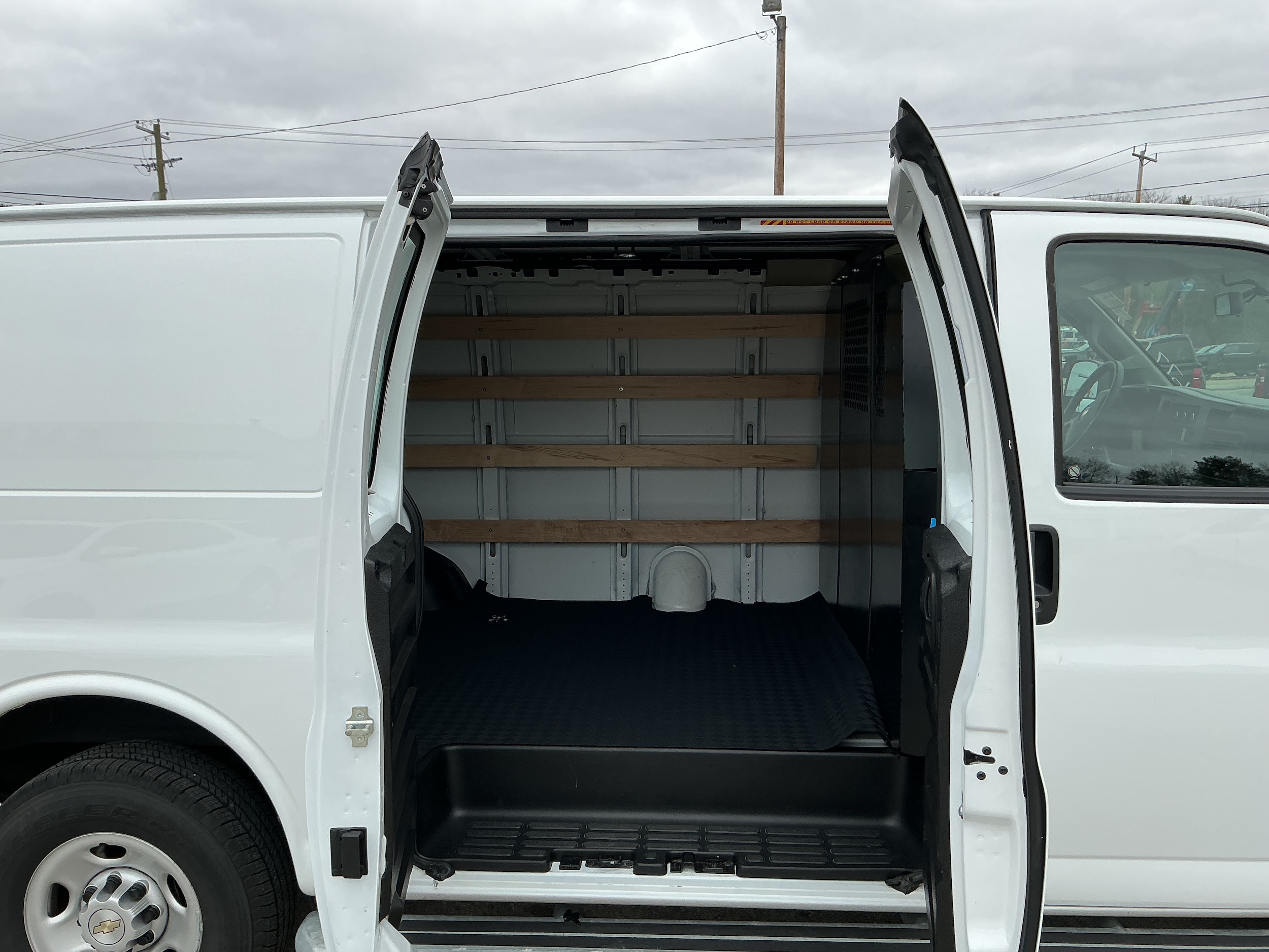 2024 Chevrolet Express Cargo Work Van - Photo 6
