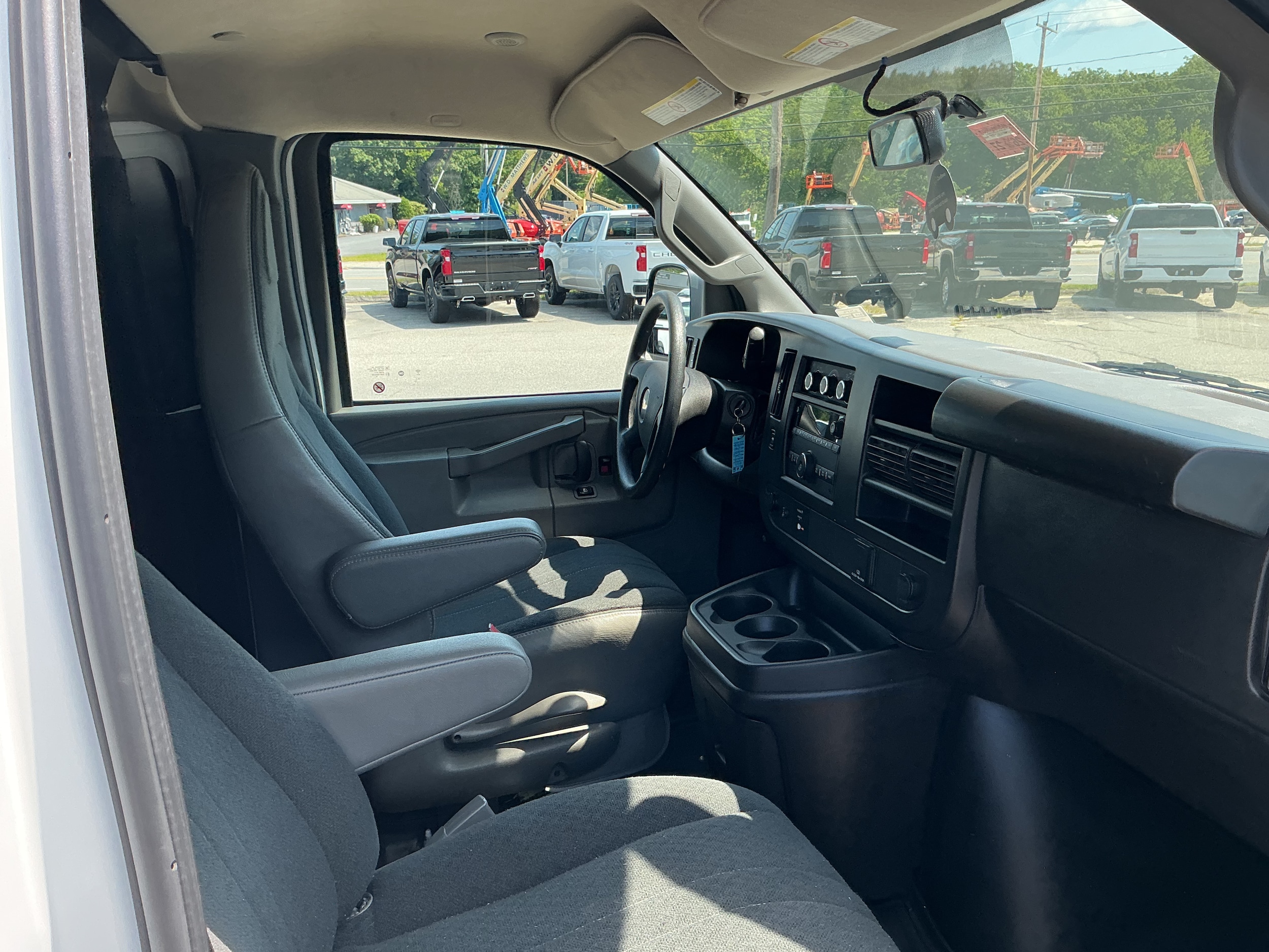 2022 Chevrolet Express Cargo Work Van - Photo 11