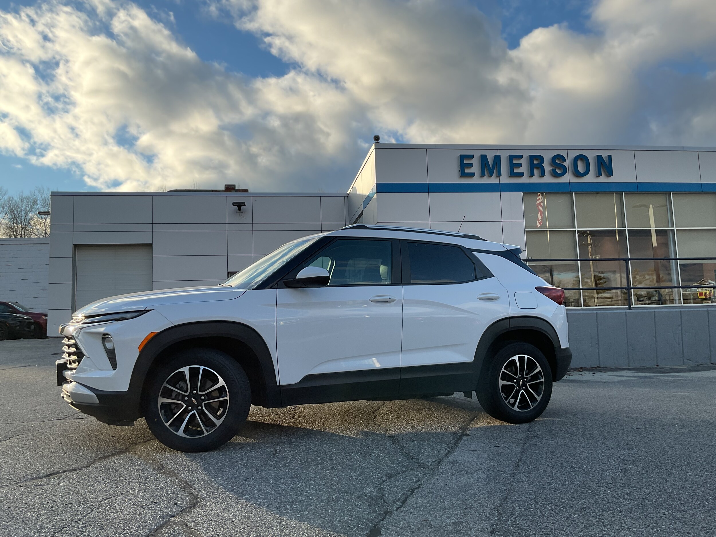 2025 Chevrolet Trailblazer LT photo 3