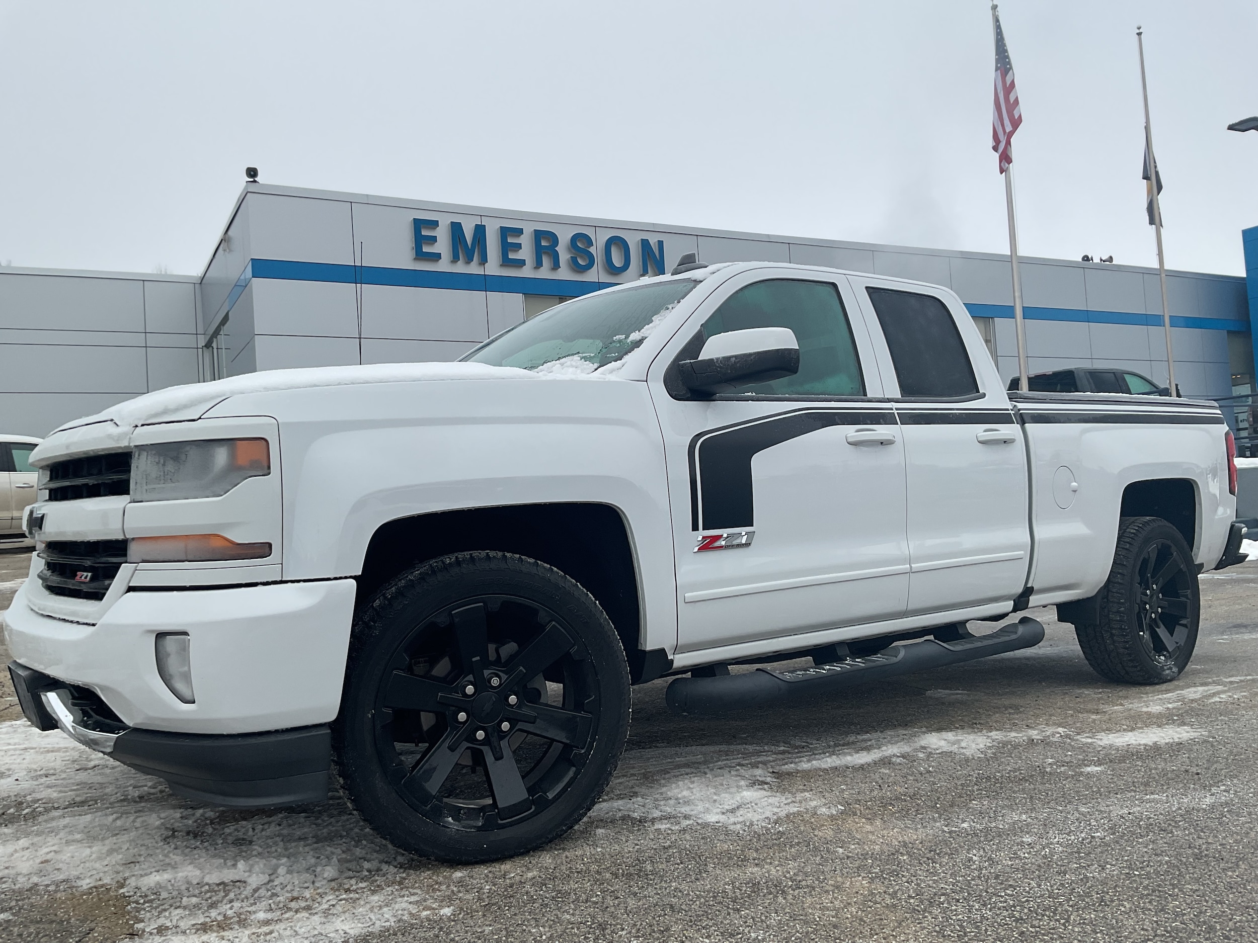 2017 Chevrolet Silverado 1500 LT's photo