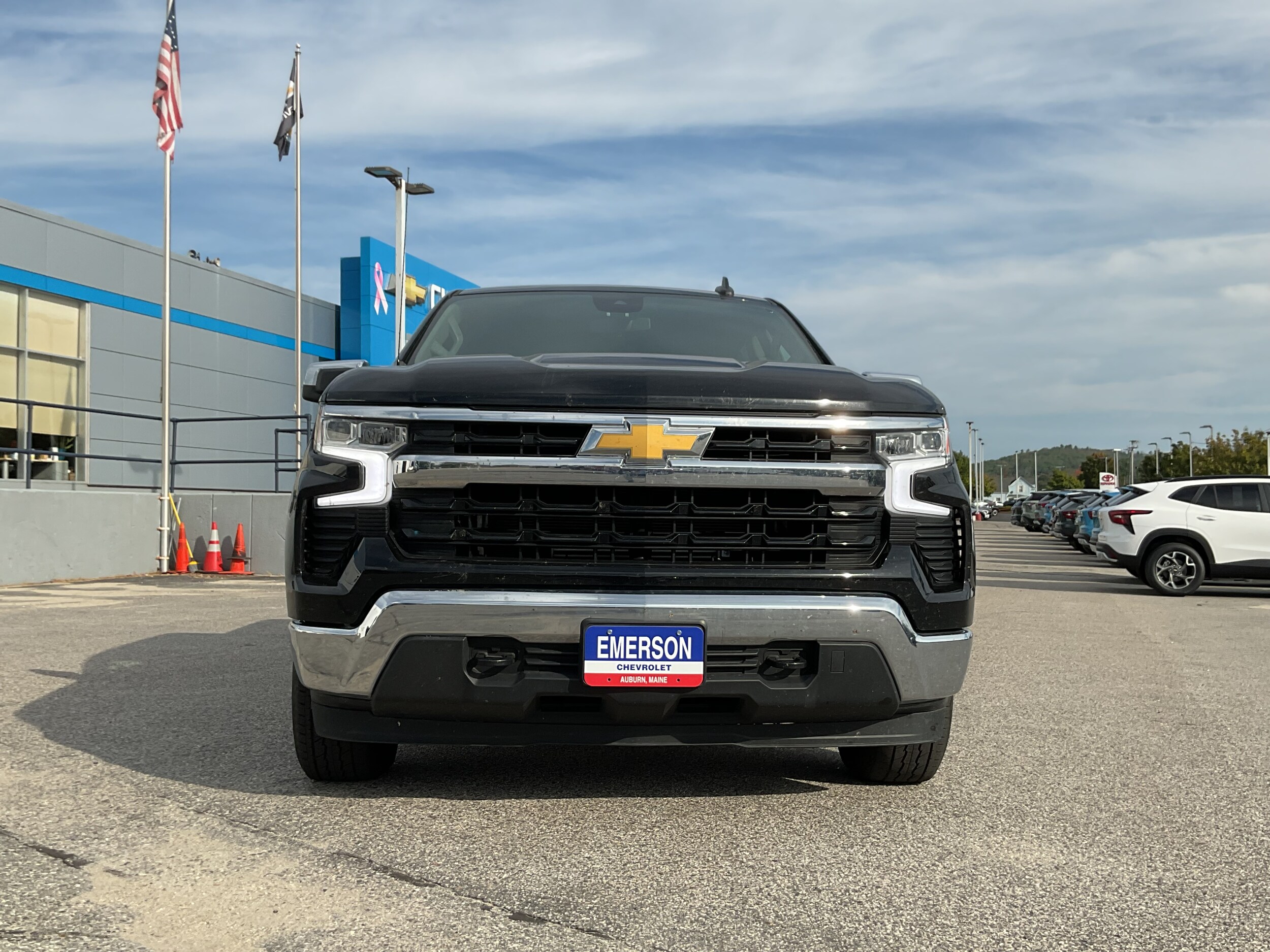 2024 Chevrolet Silverado 1500 LT photo 2