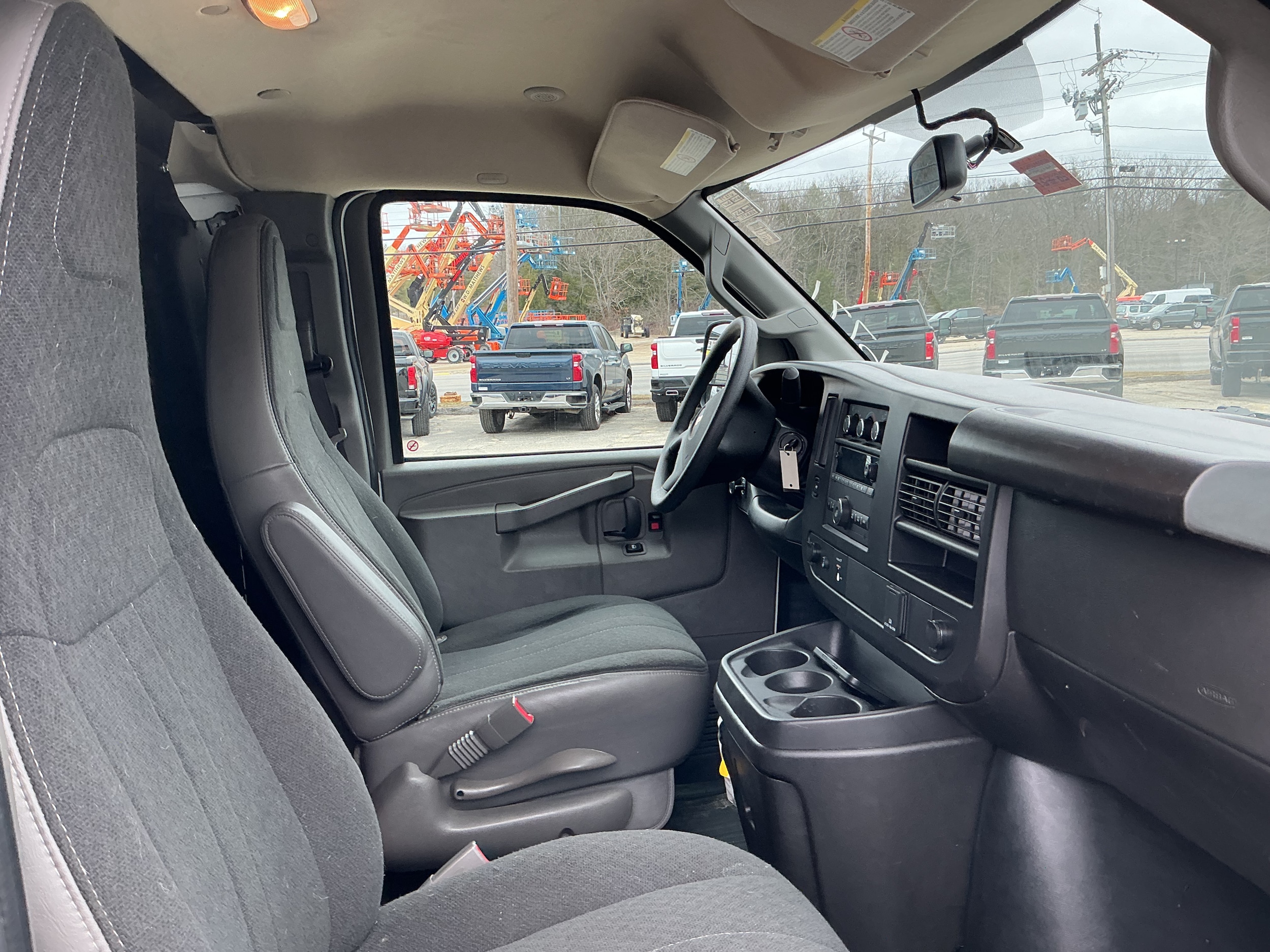 2024 Chevrolet Express Cargo Work Van - Photo 8