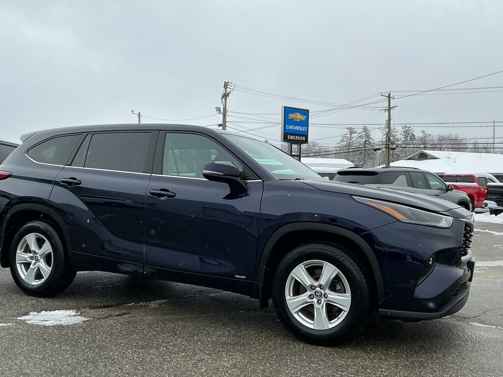 Used 2022 Toyota Highlander Hybrid LE suv