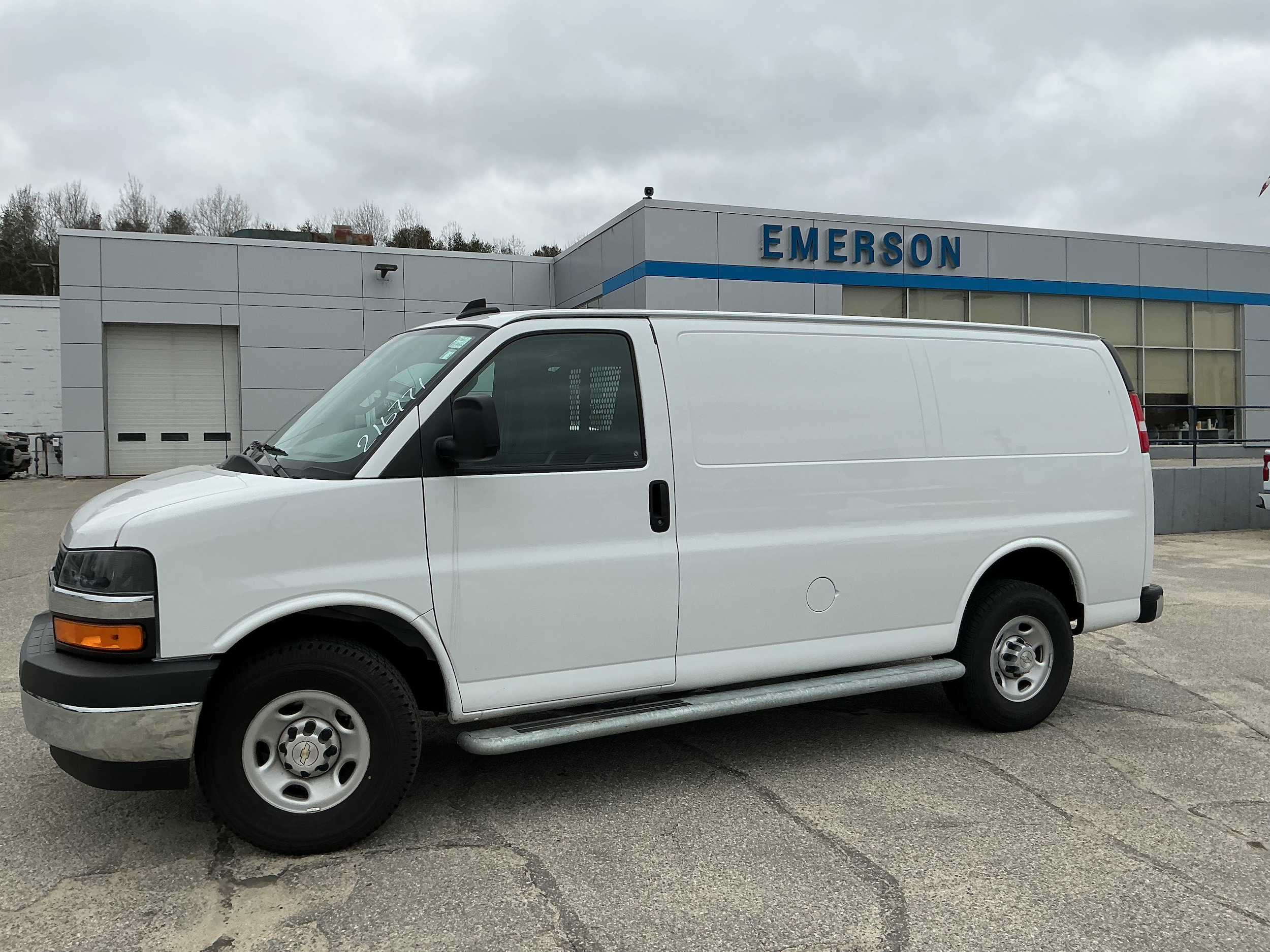 2024 Chevrolet Express 2500 Work Van HD's photo