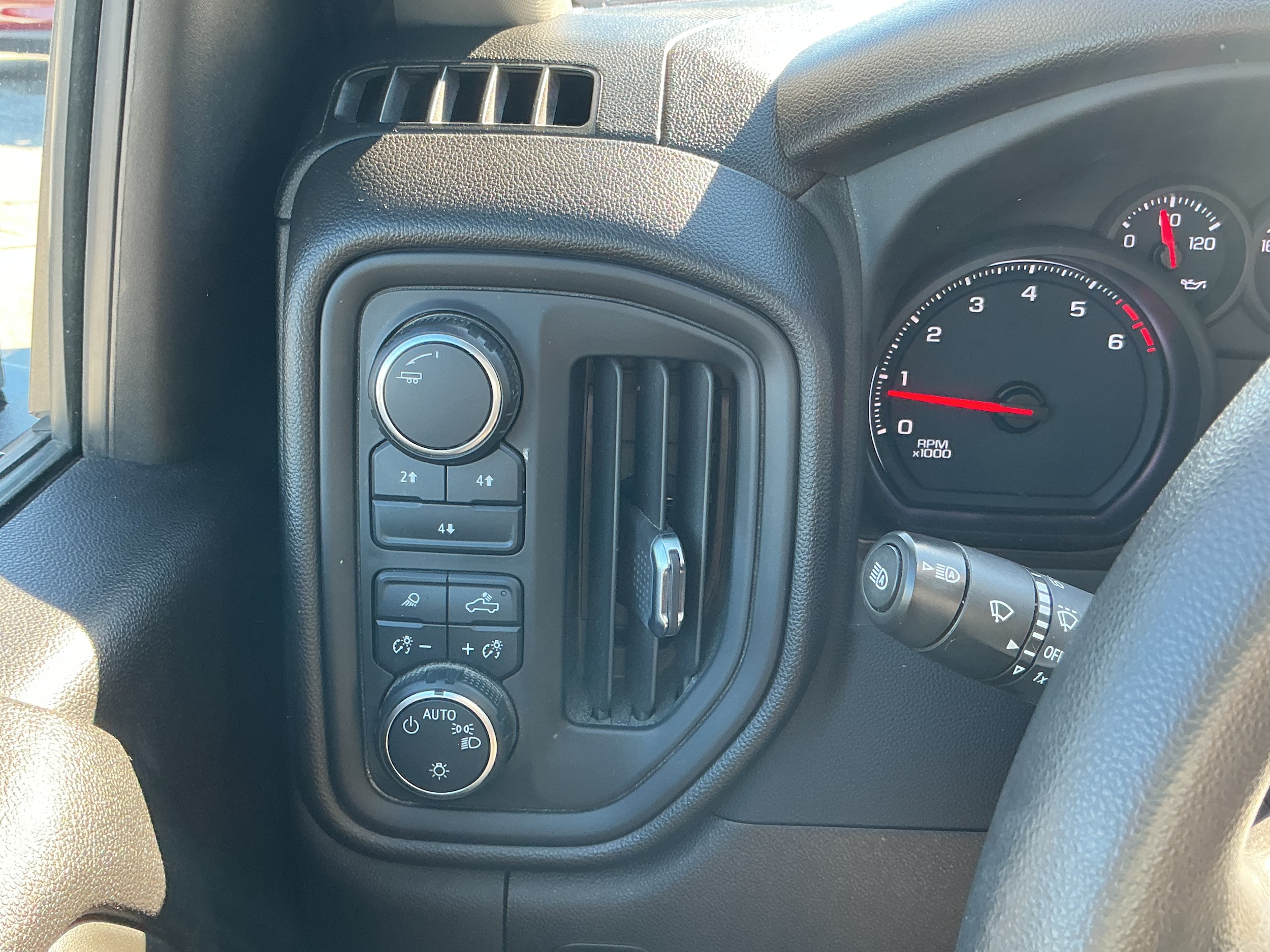 2024 Chevrolet Silverado 2500HD Custom - Photo 12