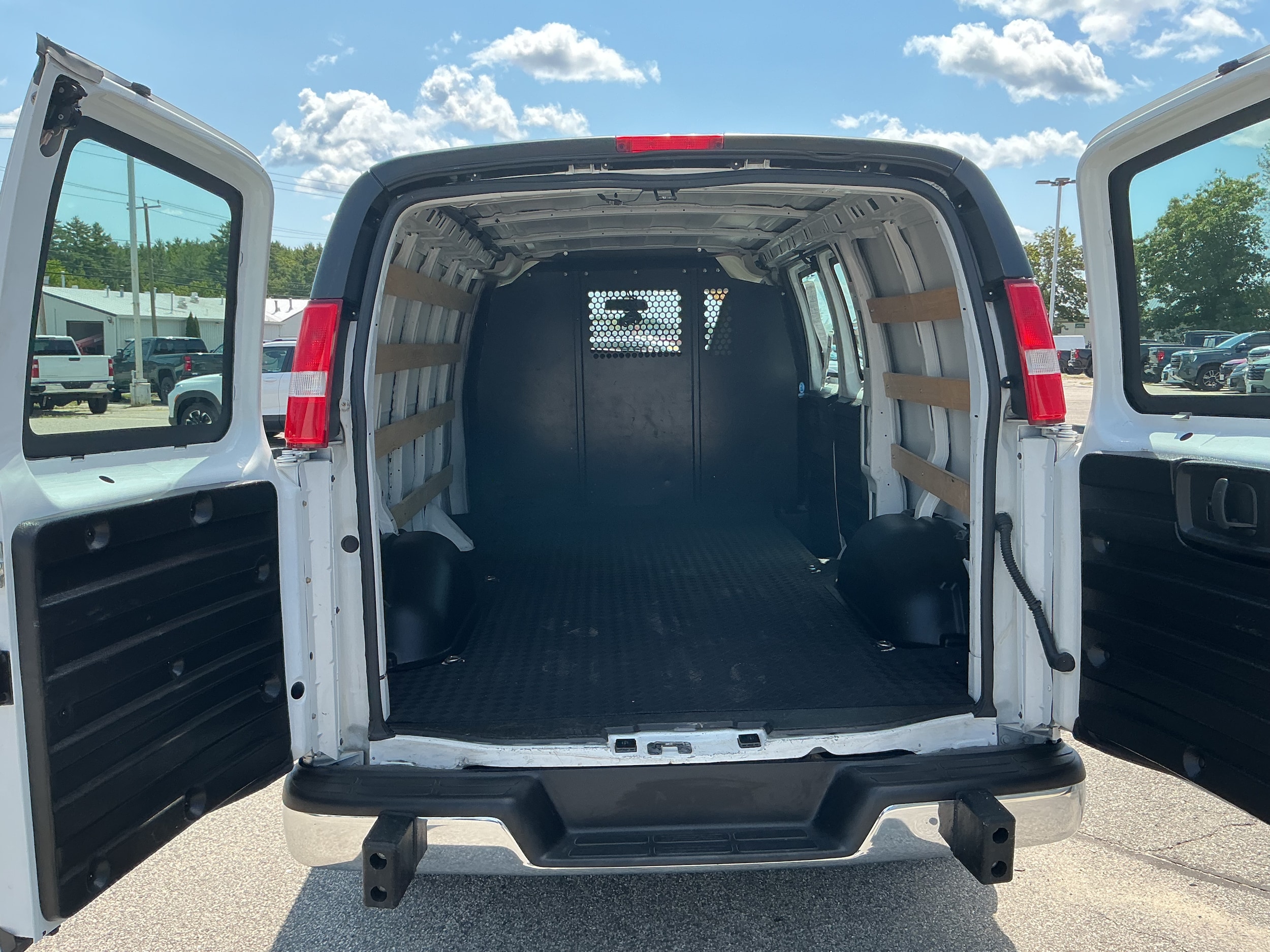 2022 Chevrolet Express Cargo Work Van - Photo 8