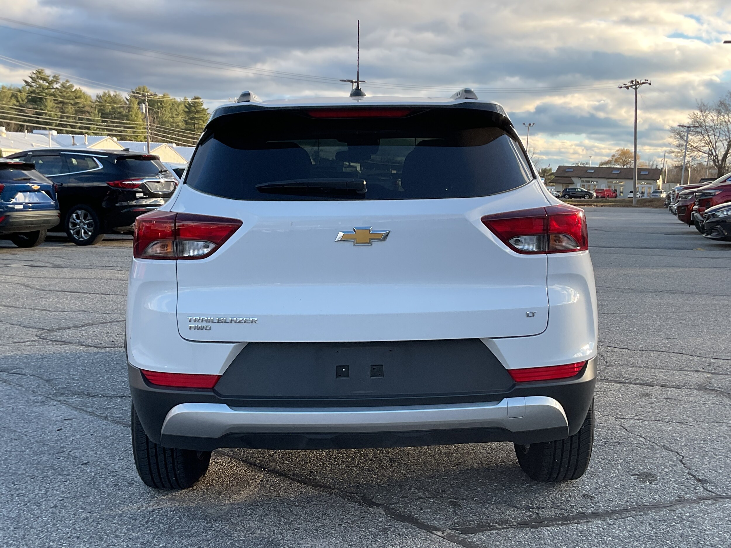 2025 Chevrolet Trailblazer LT photo 2