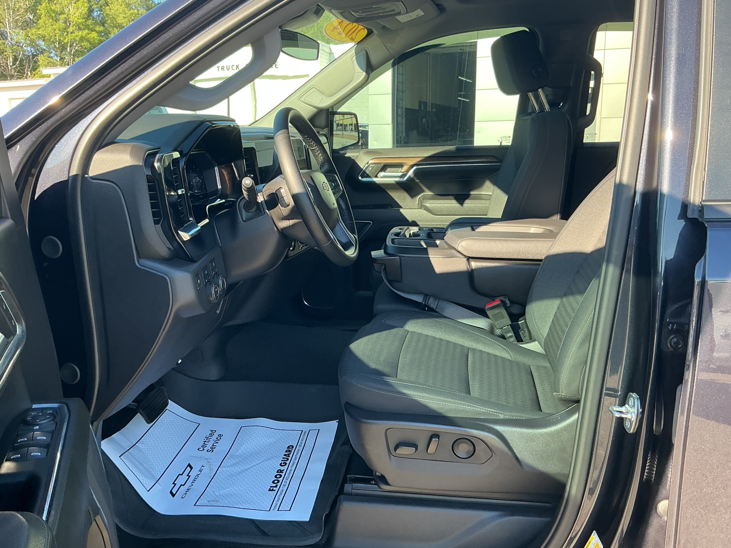 2024 Chevrolet Silverado 1500 LT - Photo 6