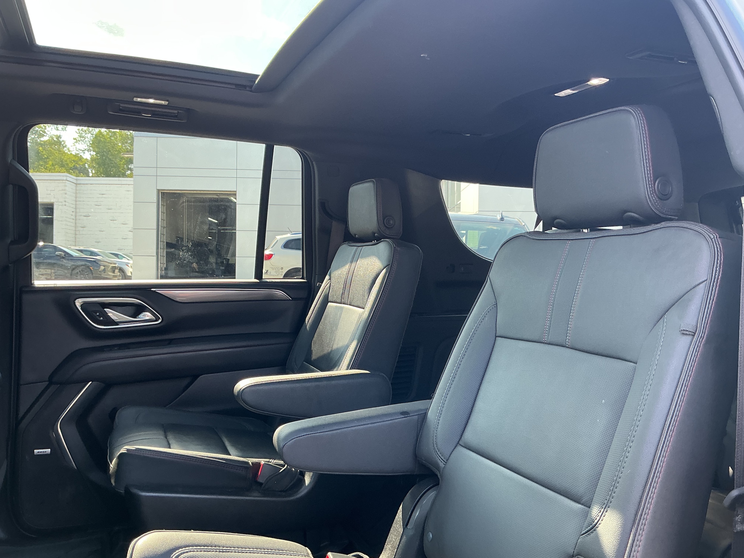 2024 Chevrolet Suburban RST - Photo 8