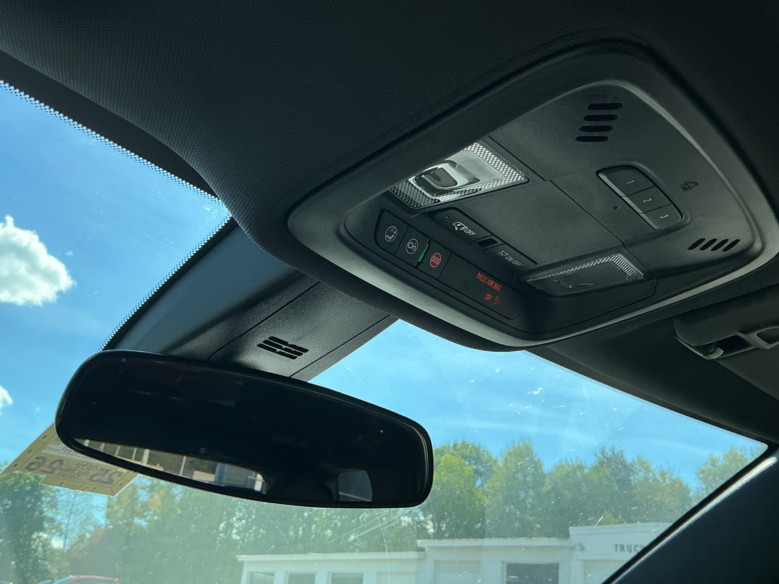 2023 Chevrolet Traverse 1LT - Photo 11