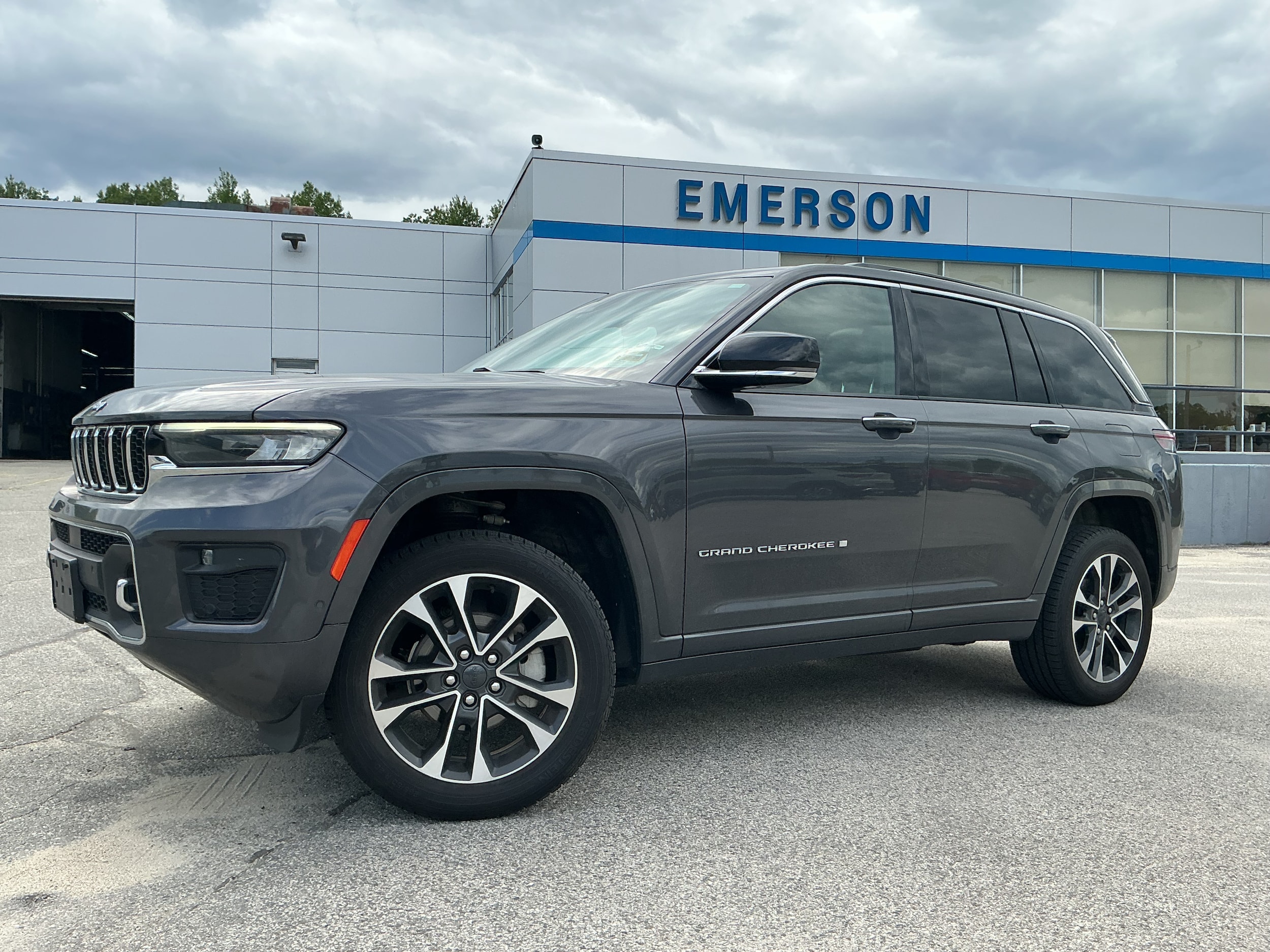 2022 Jeep Grand Cherokee Overland 4x4's photo