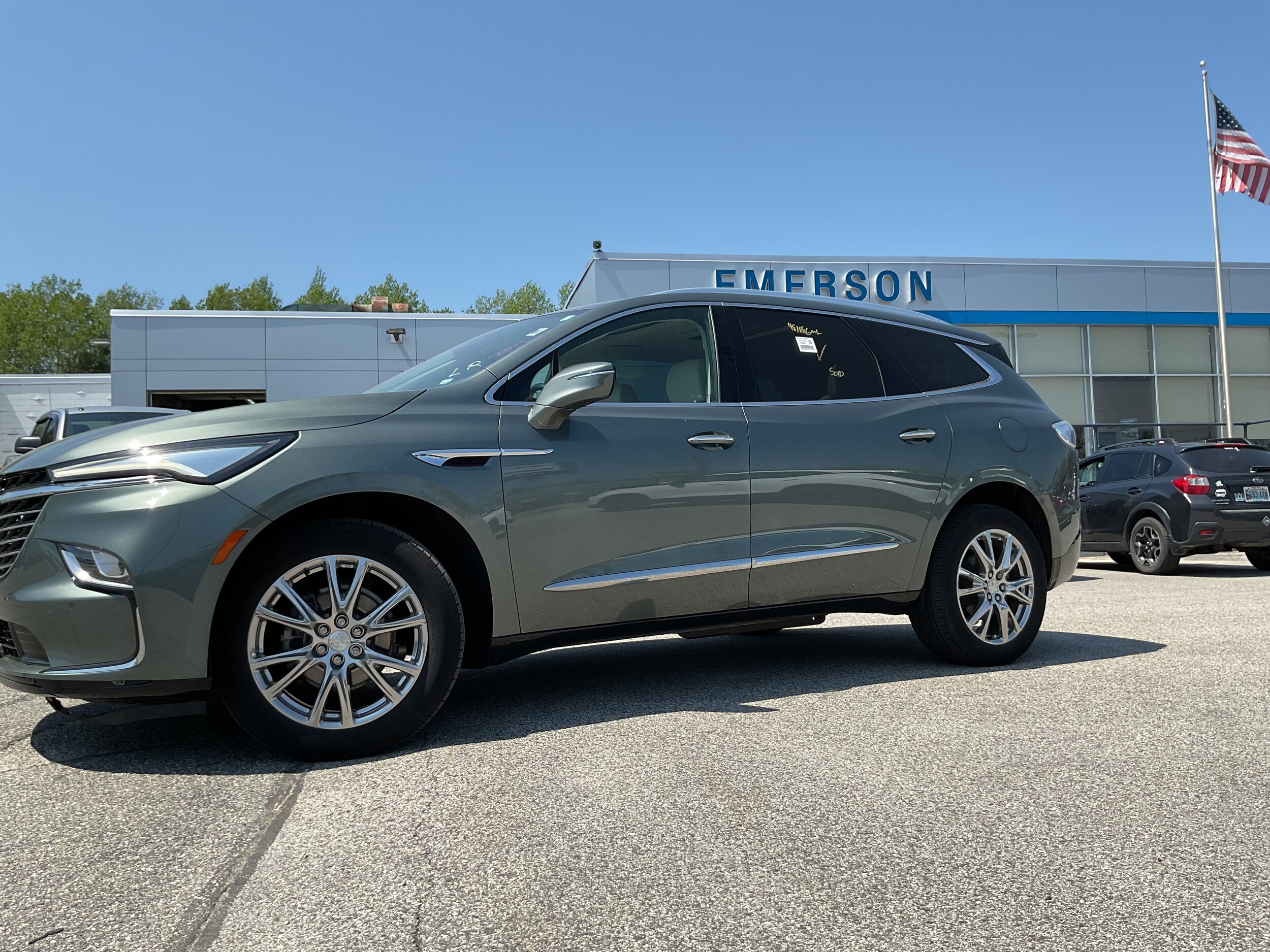2022 Buick Enclave Essence photo 2