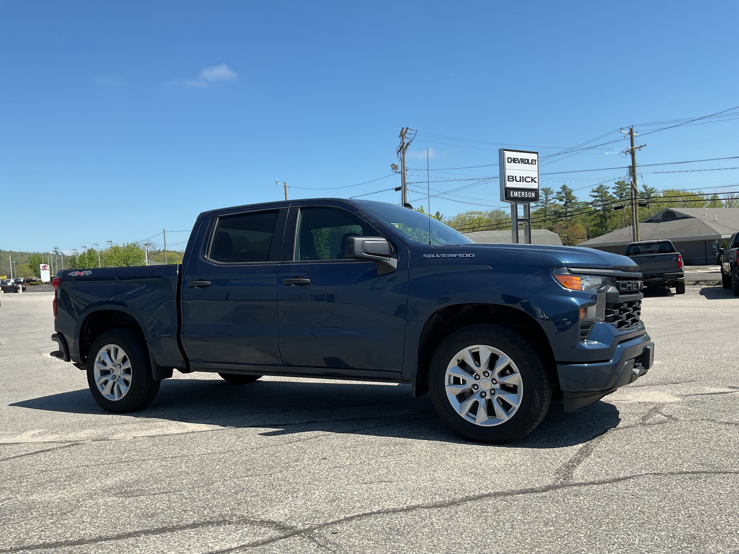 2023 Chevrolet Silverado 1500 Custom photo 2
