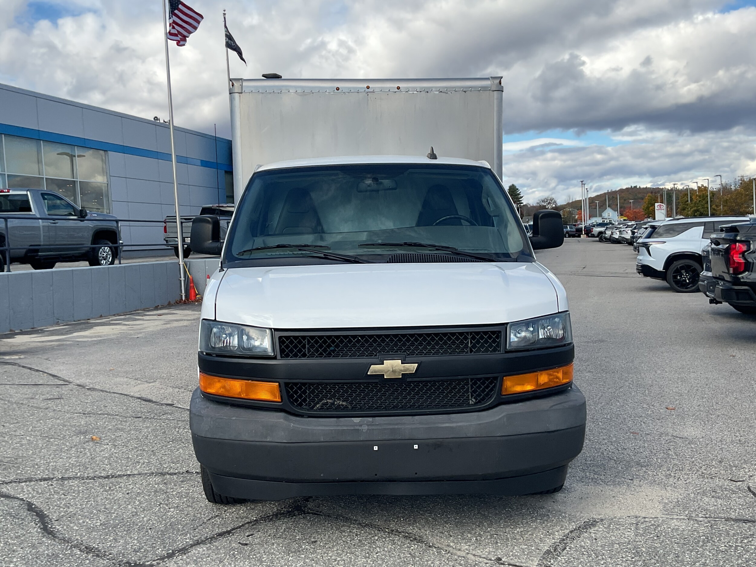 2023 Chevrolet Express 3500 Cutaway Van photo 3