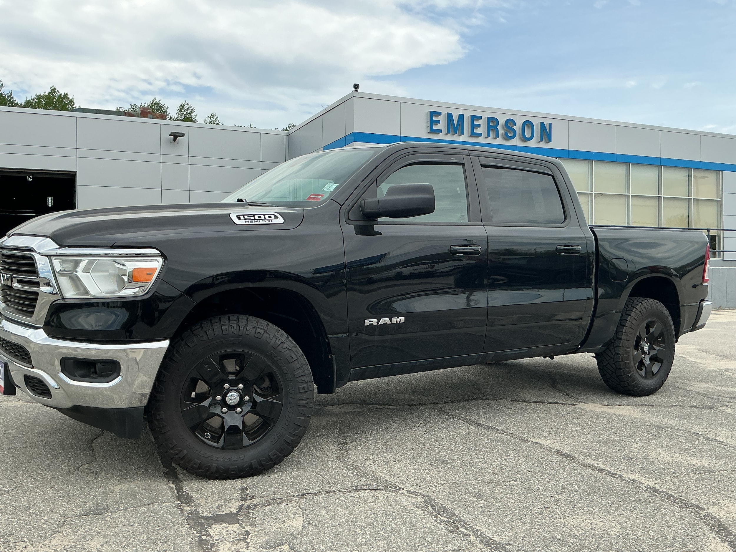 2021 RAM 1500 Big Horn/Lone Star 4x4 Crew Cab 5'7's photo