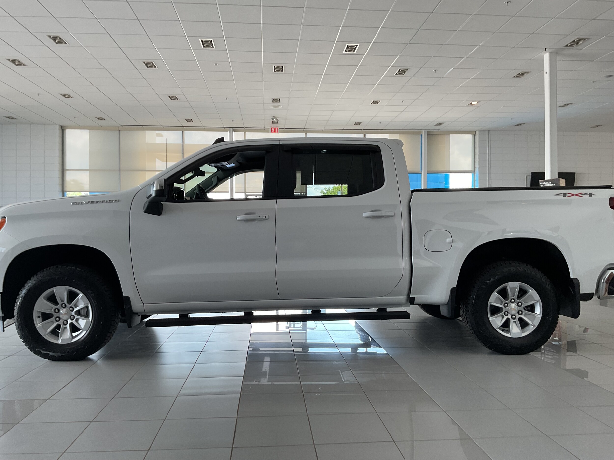 2025 Chevrolet Silverado 1500 photo 2