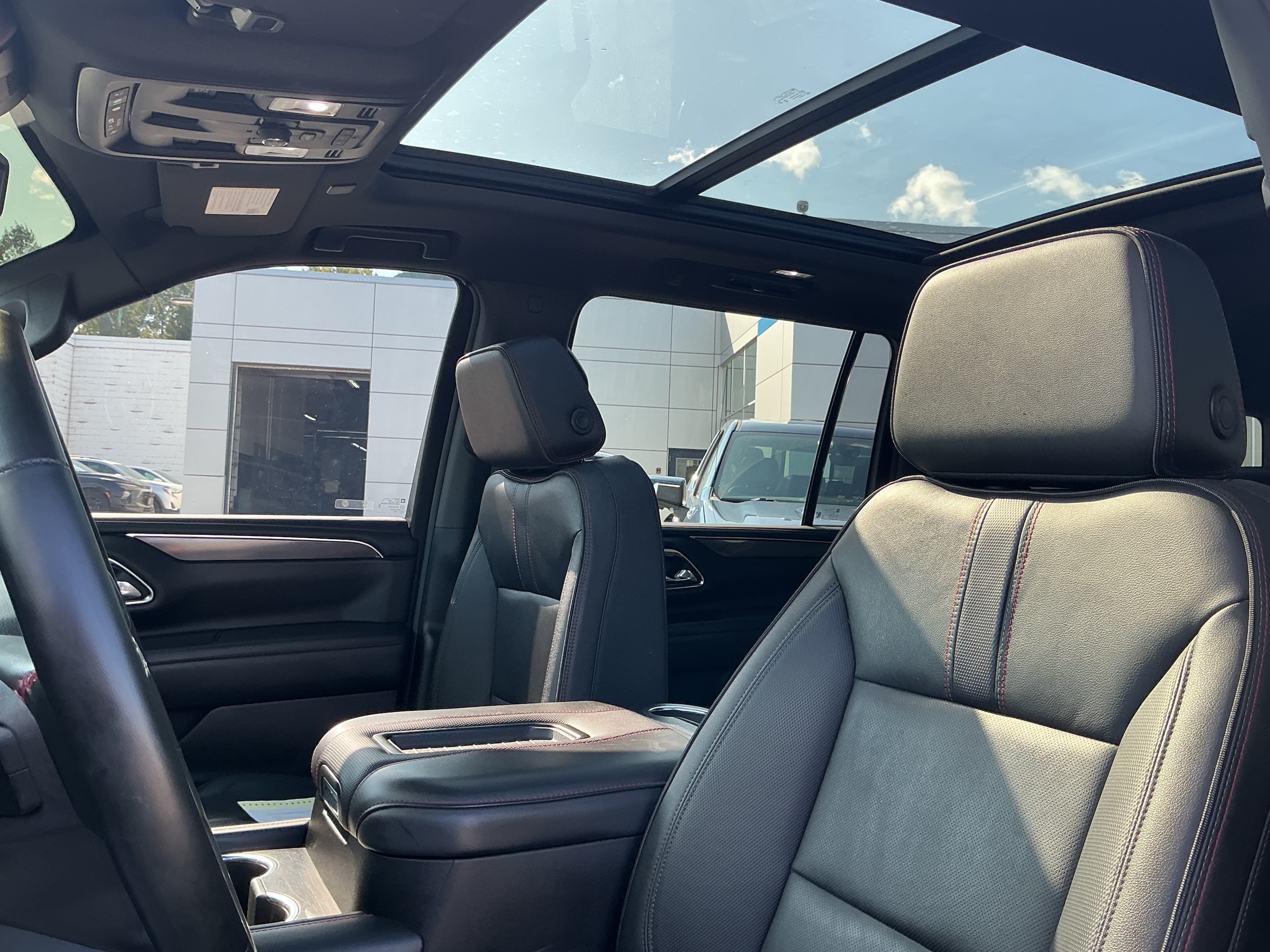 2024 Chevrolet Suburban RST - Photo 7