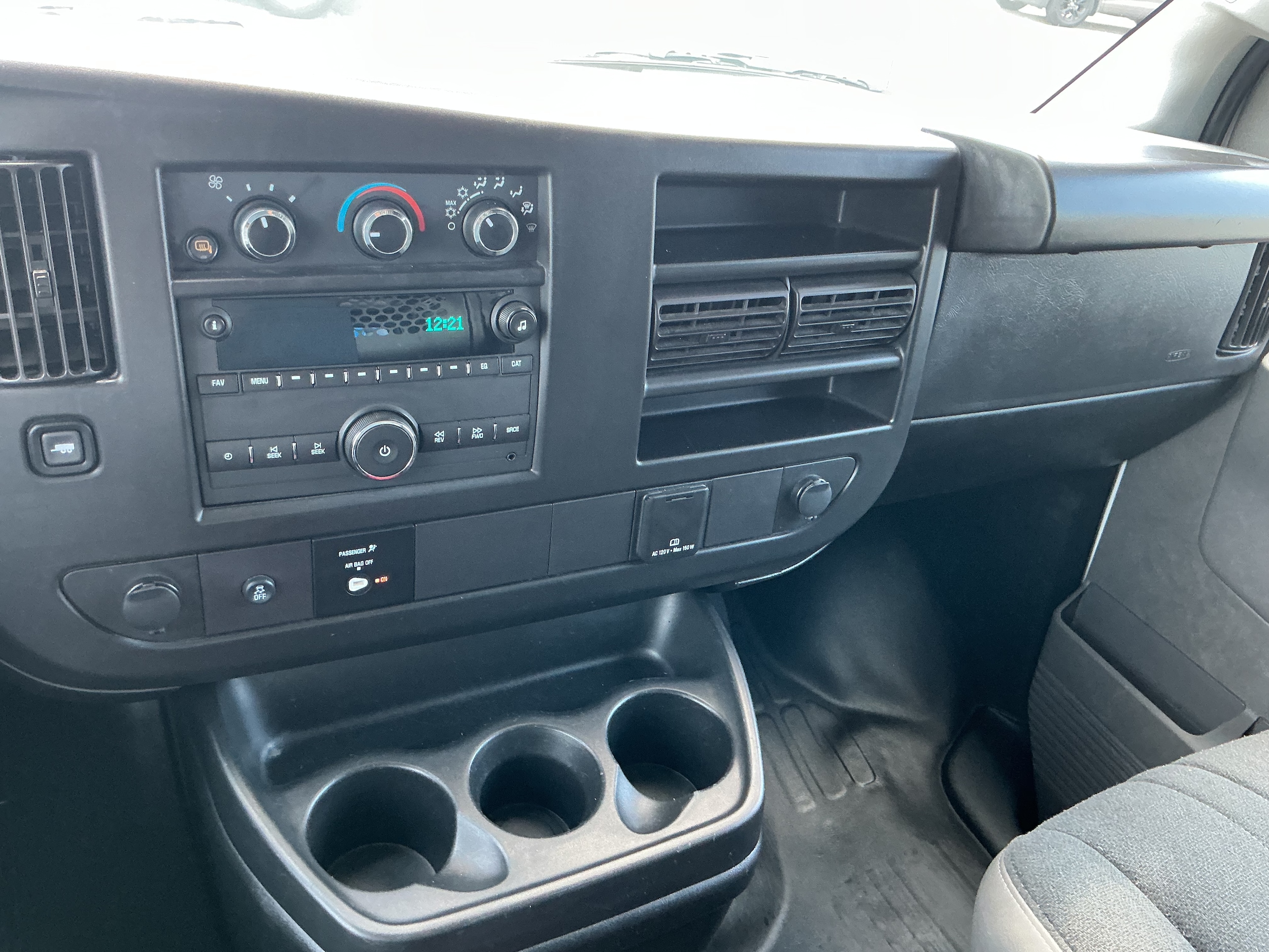 2022 Chevrolet Express Cargo Work Van - Photo 14
