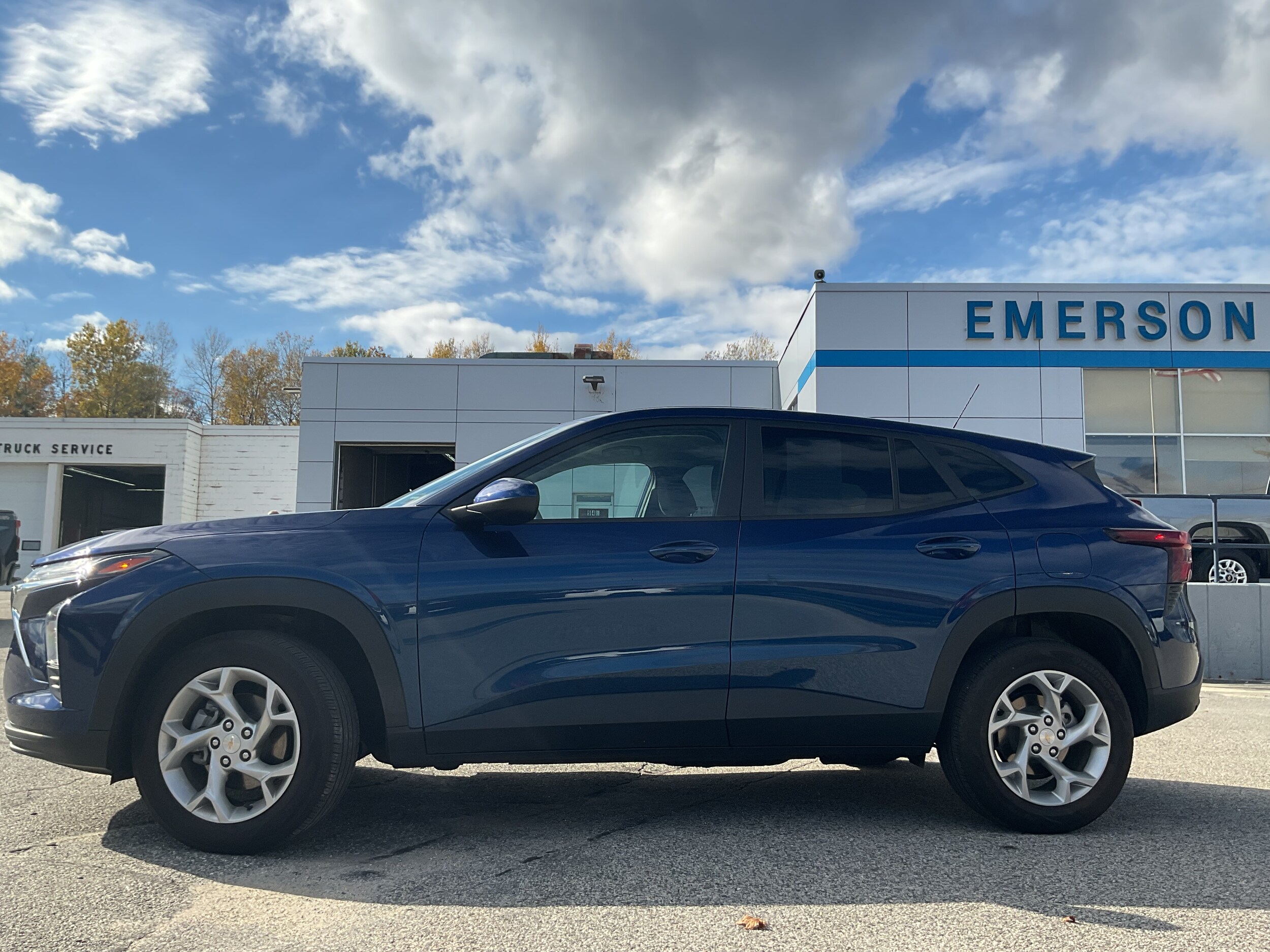 2024 Chevrolet Trax LS photo 2