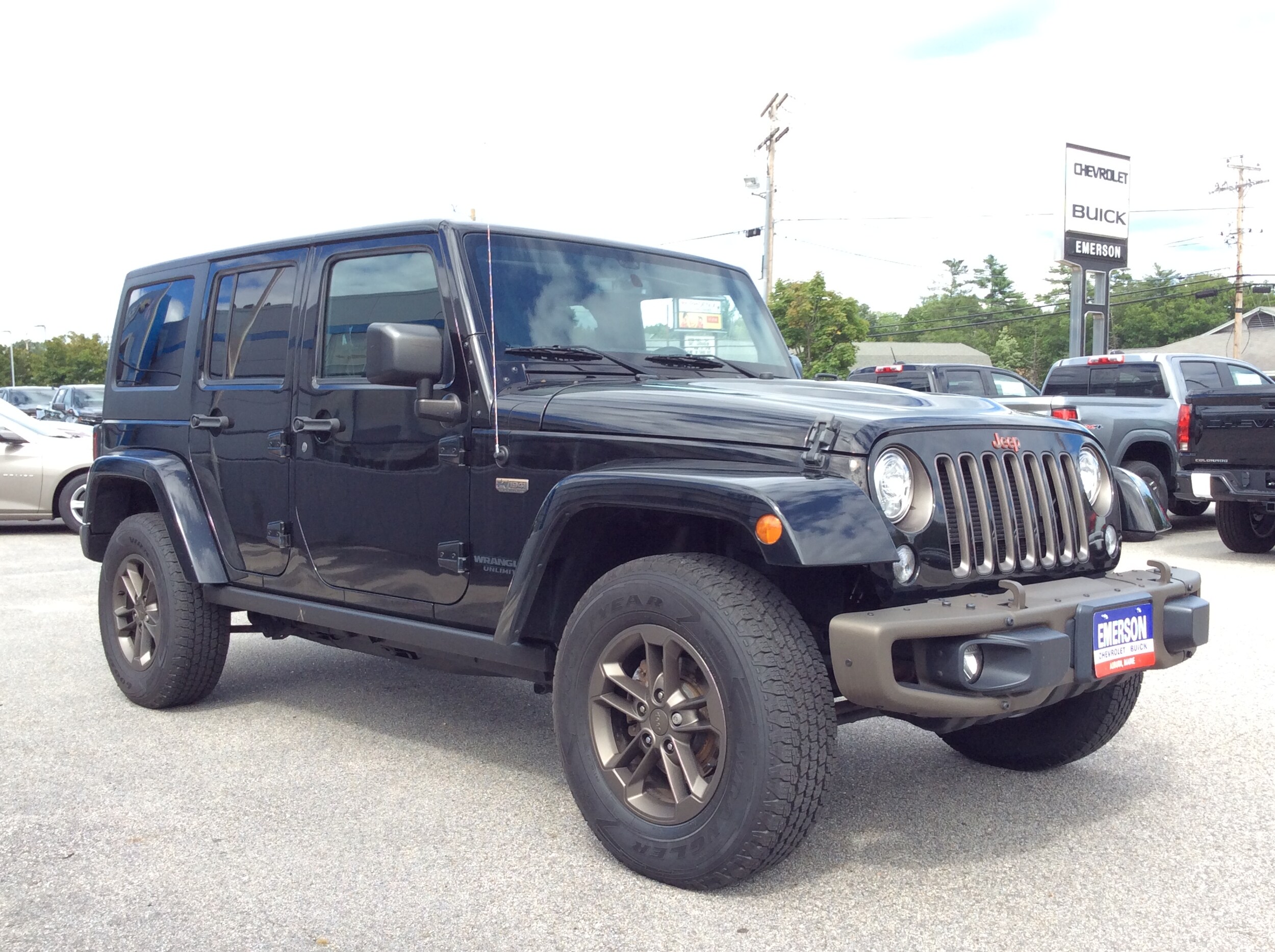 2017 Jeep Wrangler Unlimited Anniversary Edition Sahara photo 3