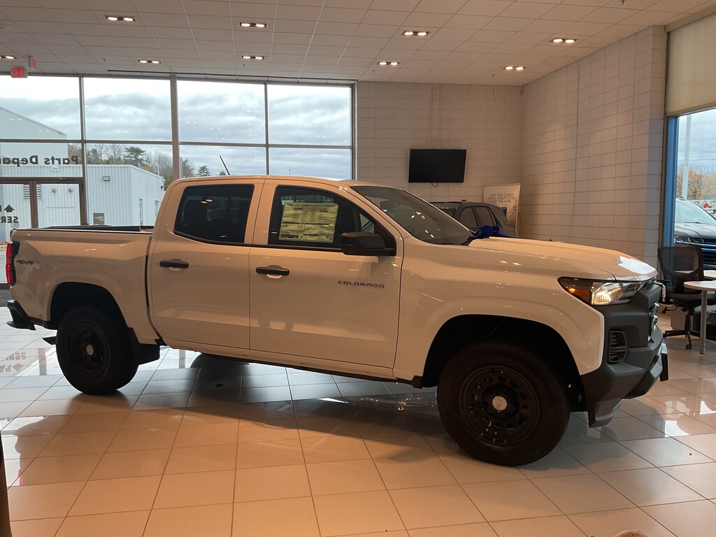 New 2025 Chevrolet Colorado WT/LT Truck