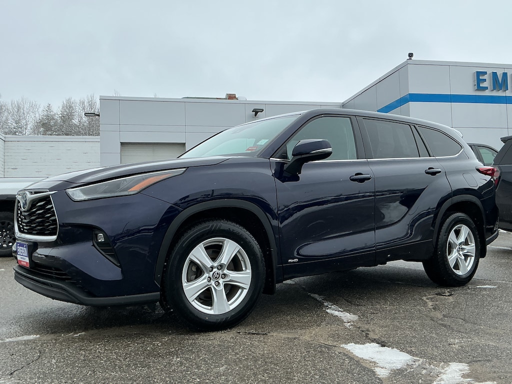 Used 2022 Toyota Highlander Hybrid LE suv