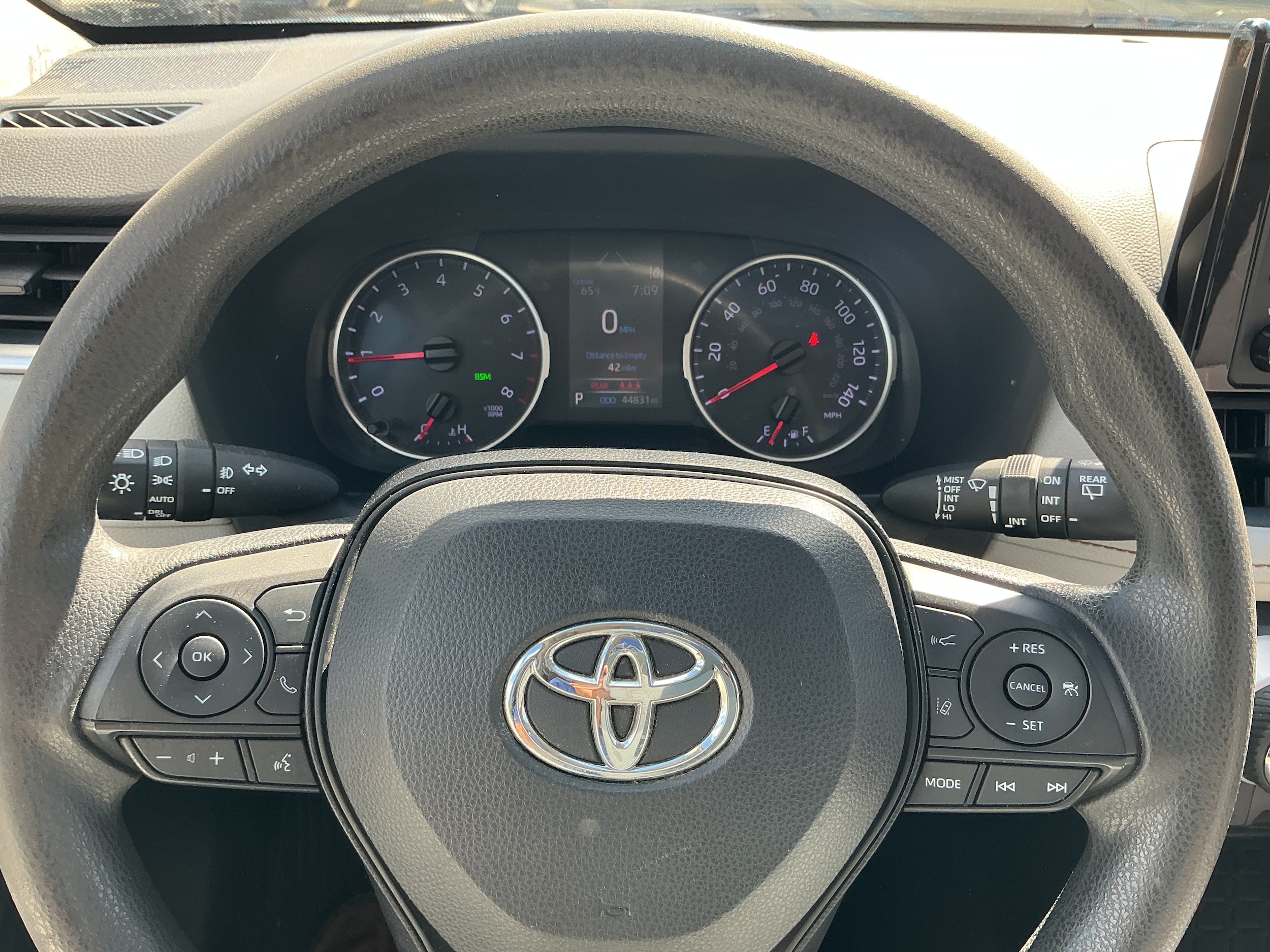 2020 Toyota RAV4 XLE - Photo 11