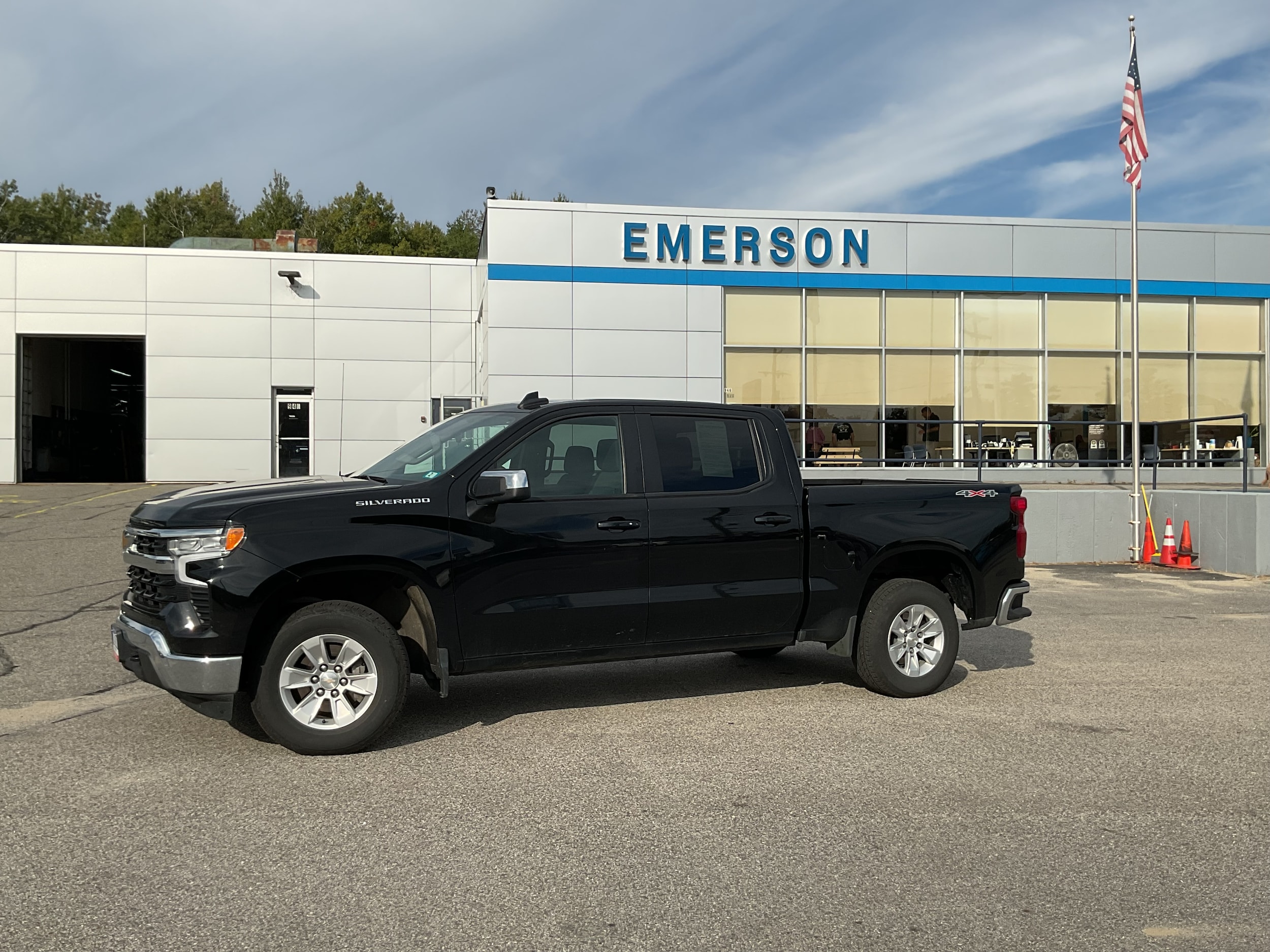2024 Chevrolet Silverado 1500 LT photo 3