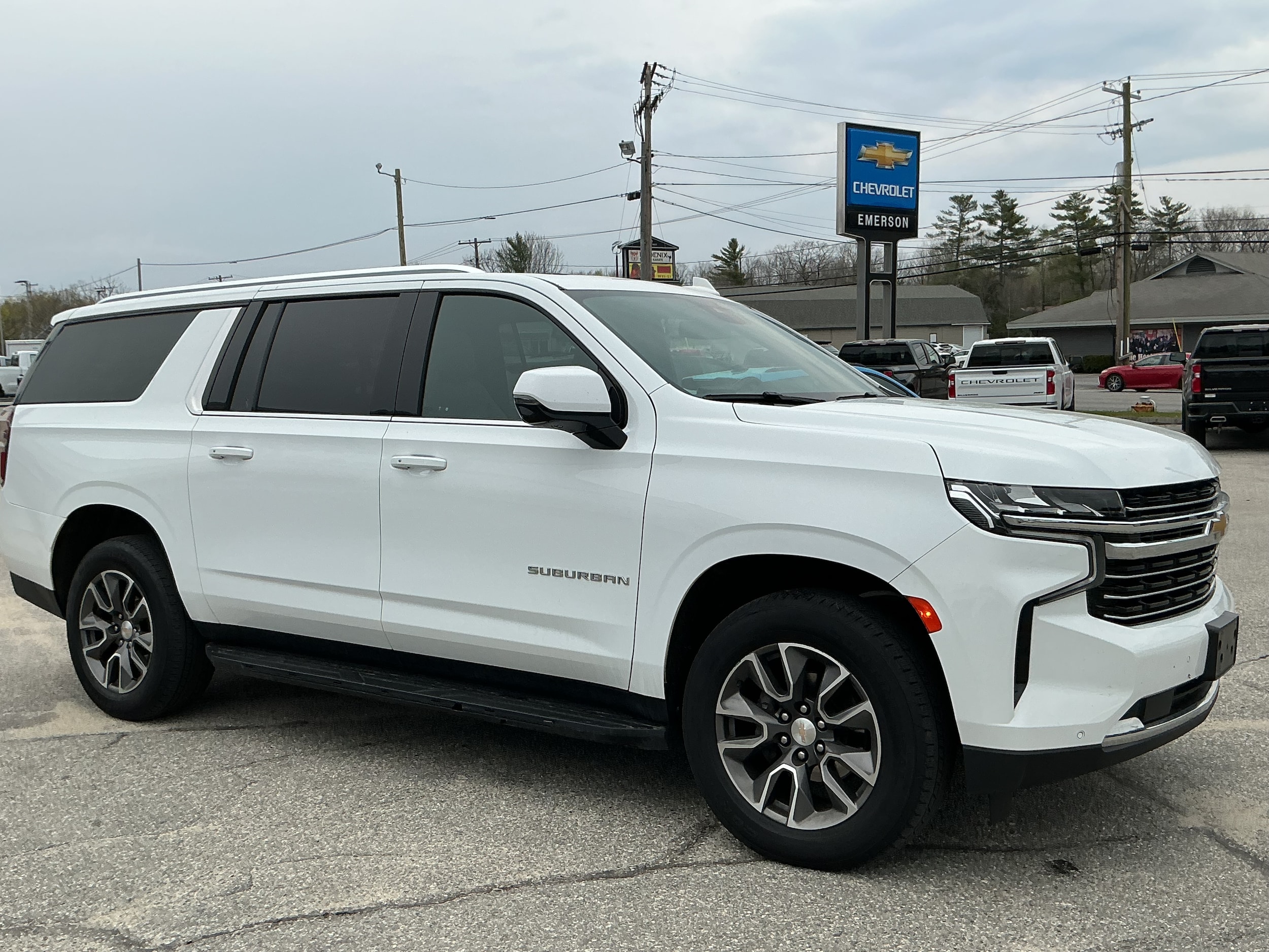 View vehicle photo 3