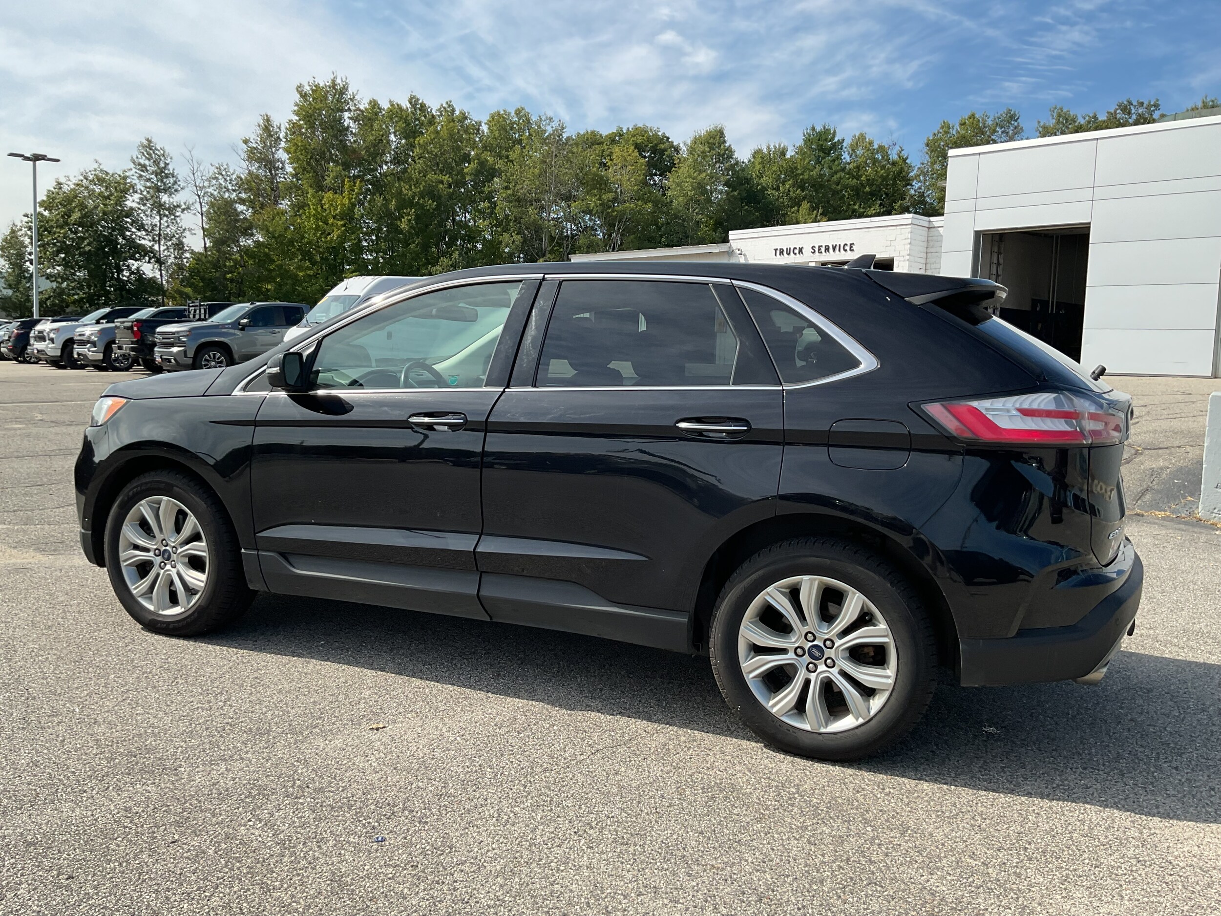 2020 Ford Edge Titanium photo 2