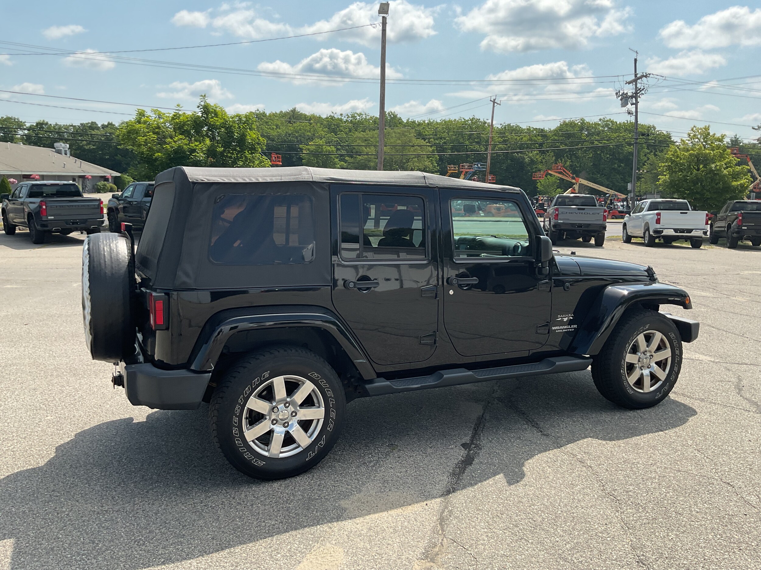 2017 Jeep Wrangler Unlimited Sahara photo 4