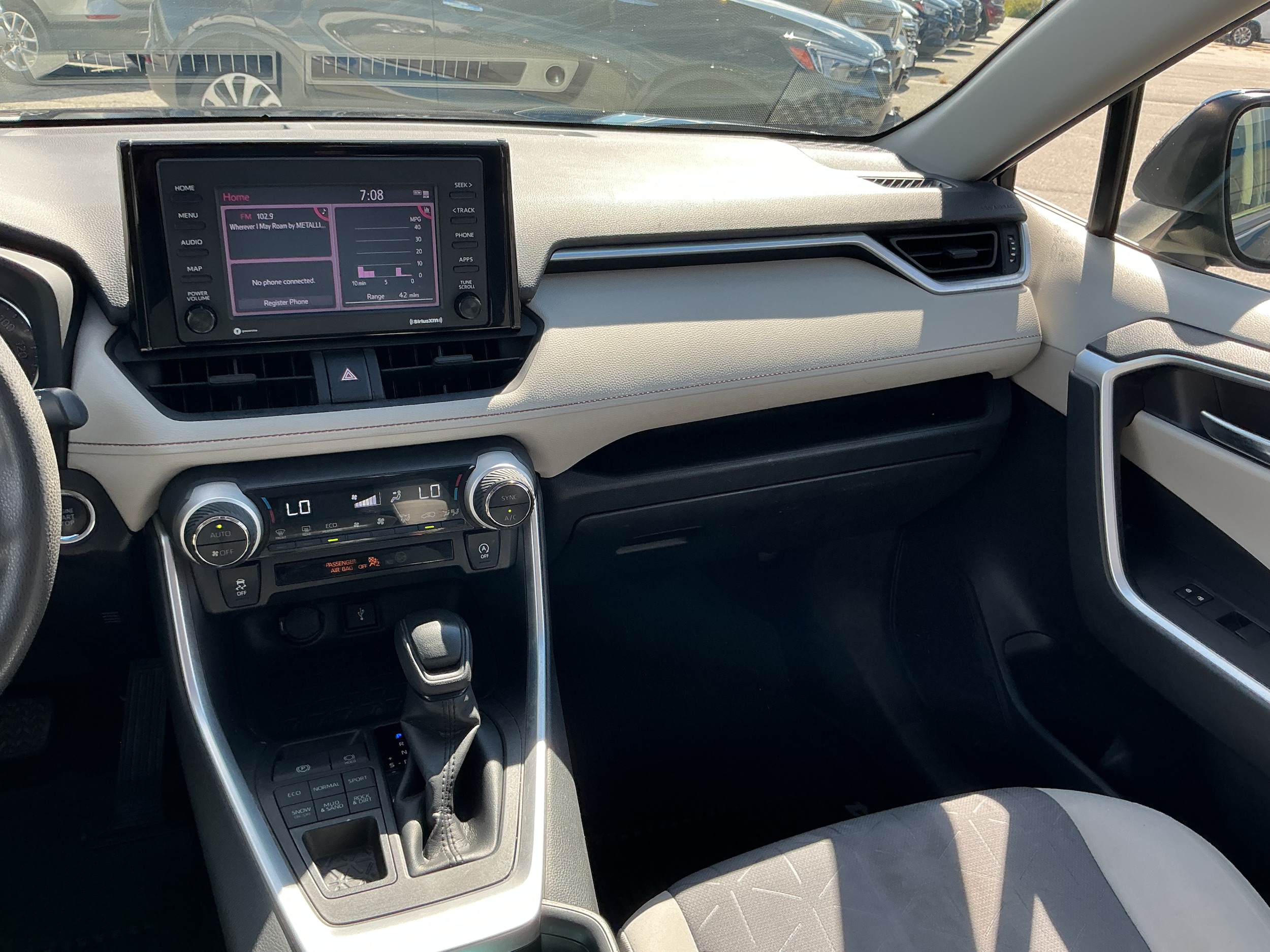 2020 Toyota RAV4 XLE - Photo 9