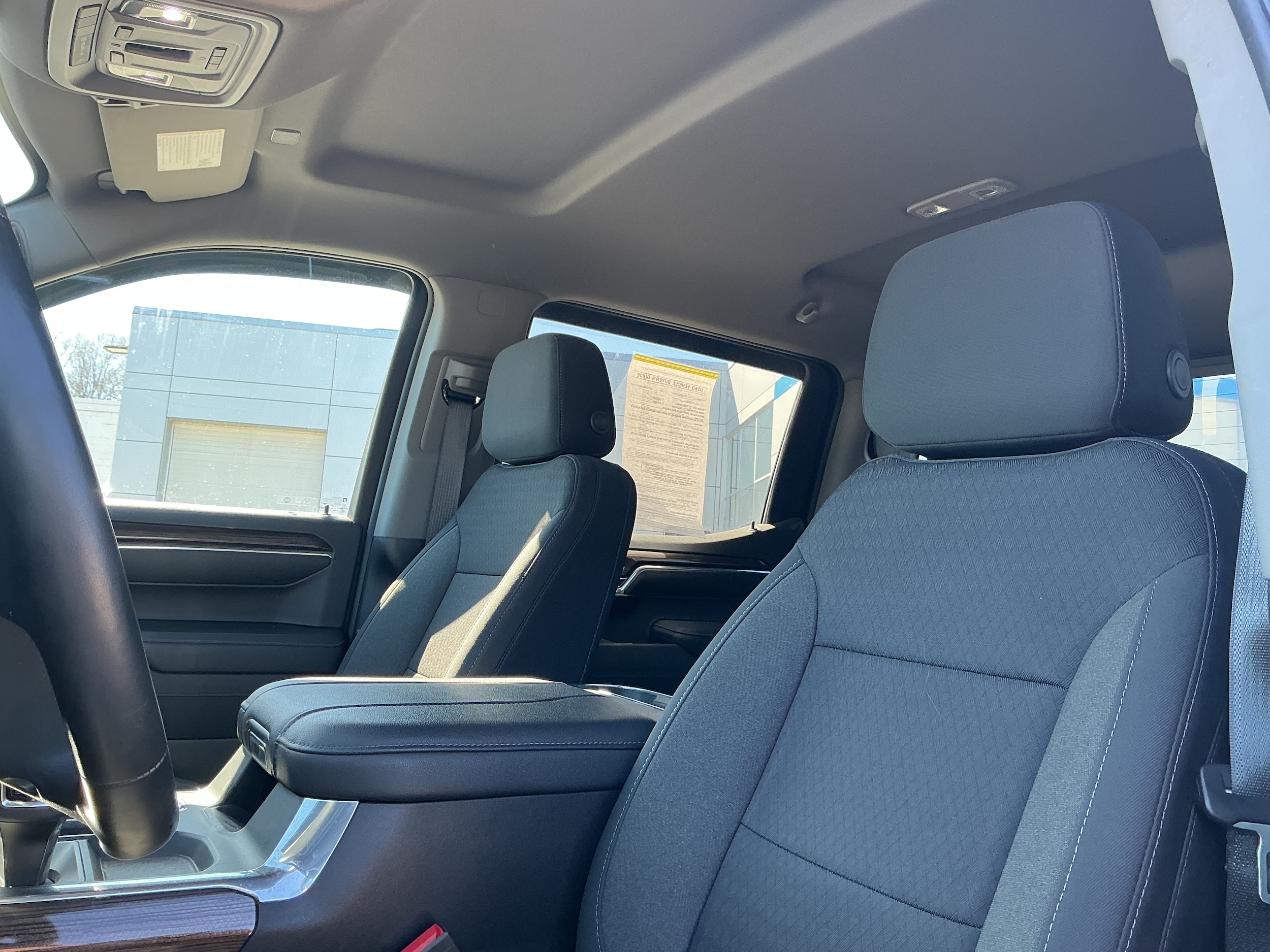 2023 Chevrolet Silverado 1500 LT - Photo 7