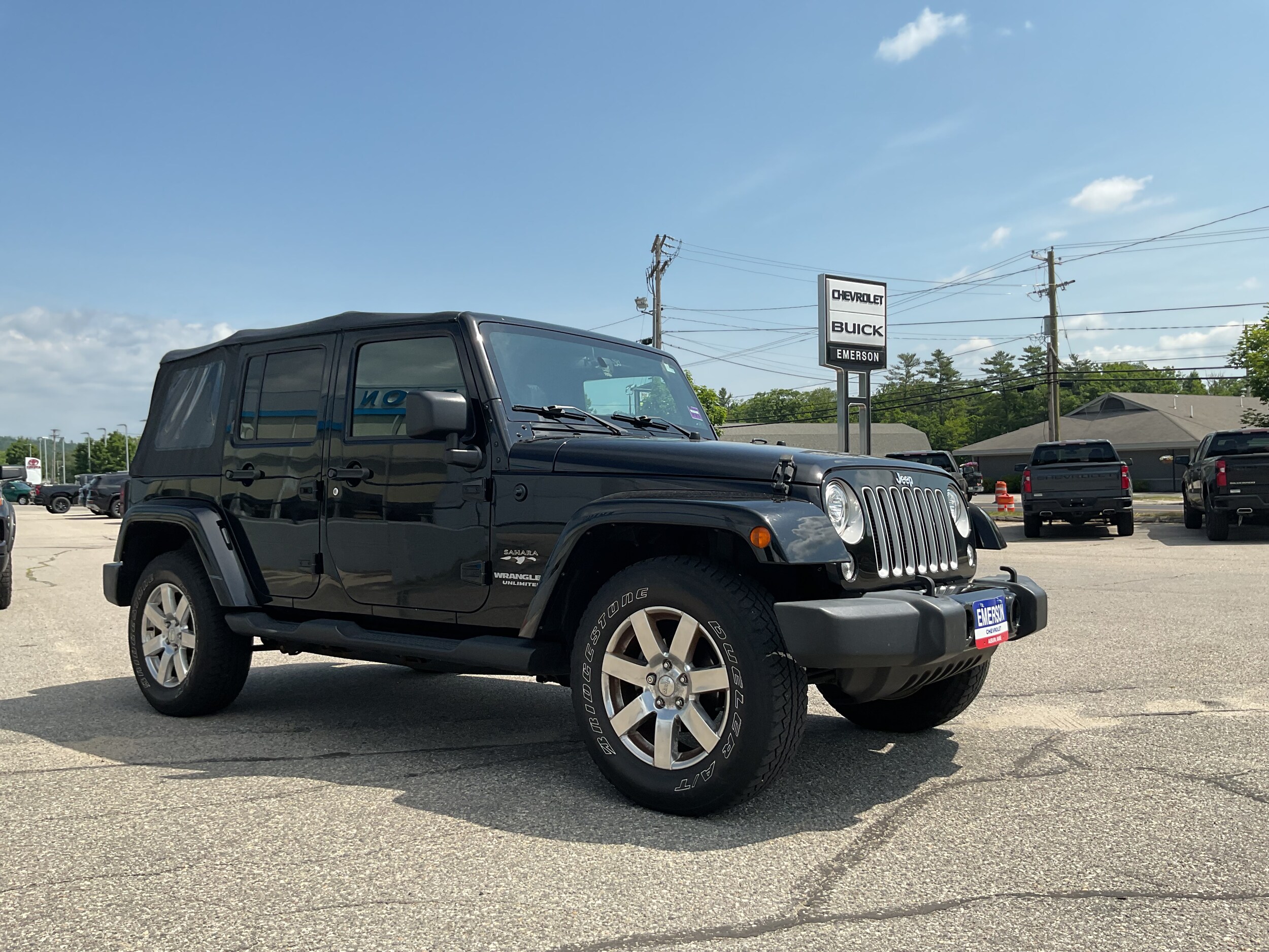 2017 Jeep Wrangler Unlimited Sahara photo 2
