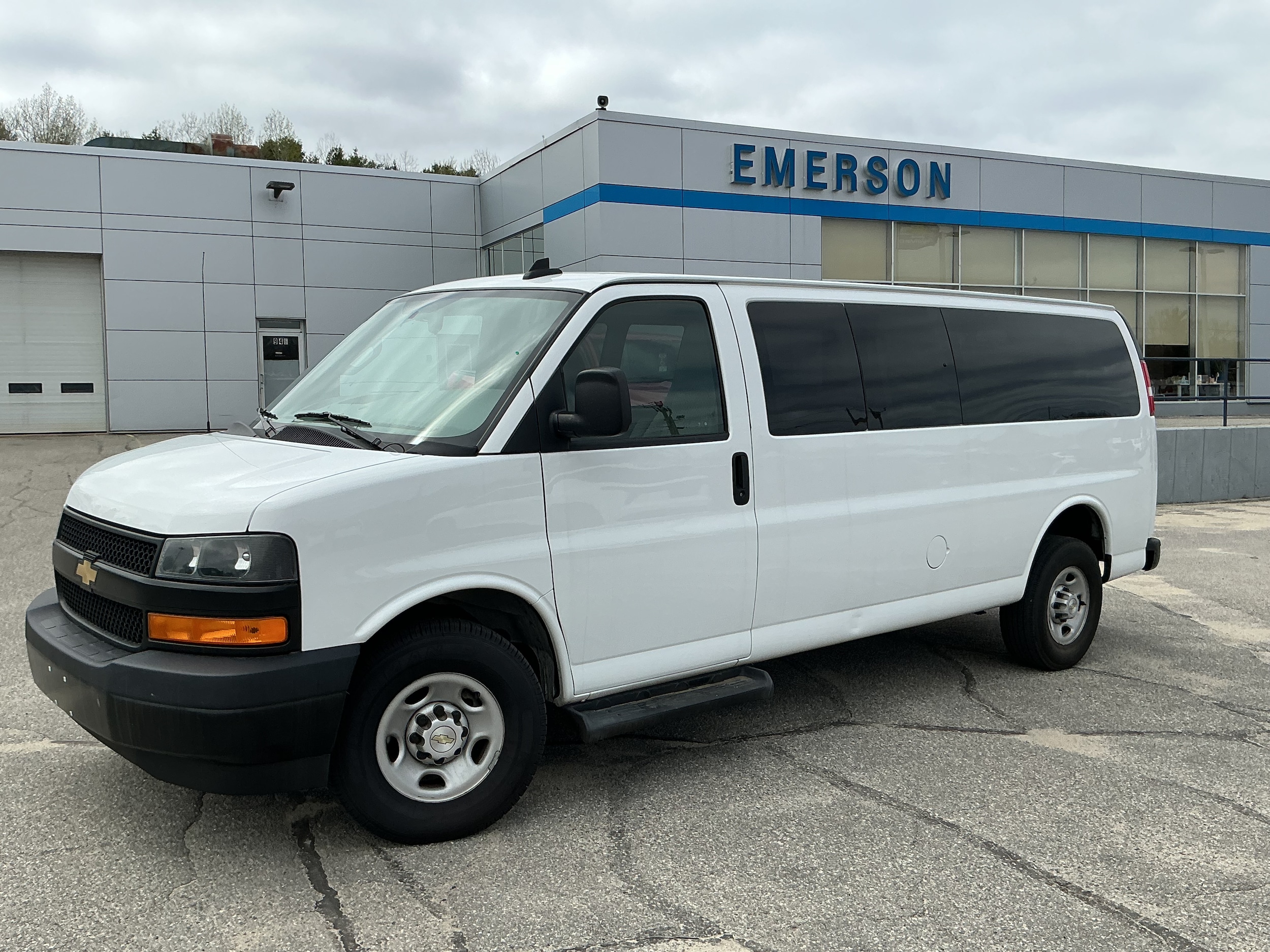 2023 Chevrolet Express 3500 LS Extended's photo
