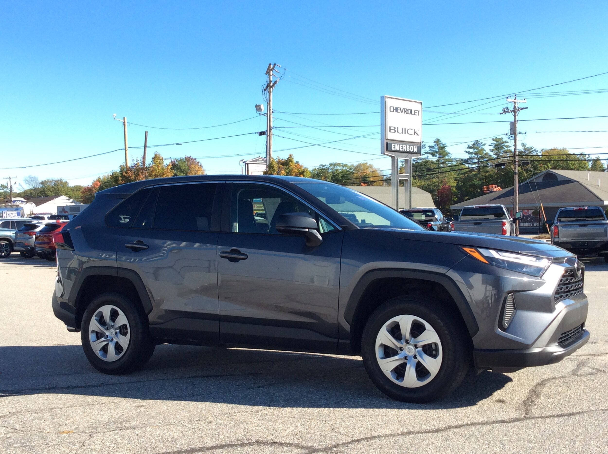 2023 Toyota RAV4 LE photo 3