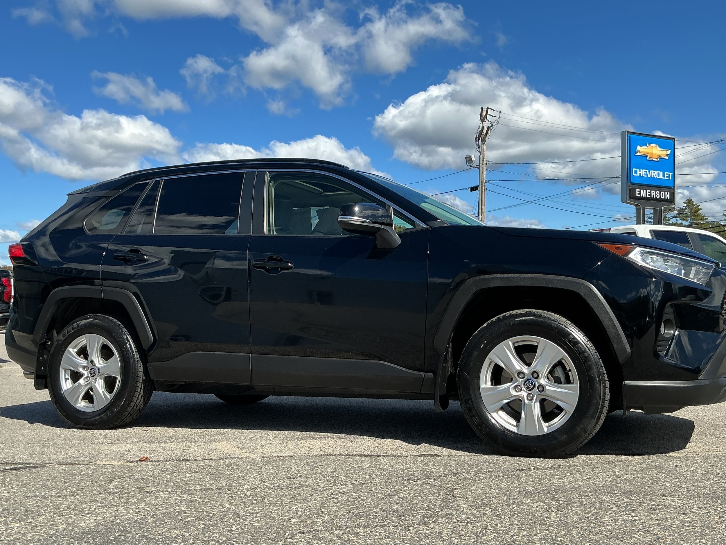 2020 Toyota RAV4 XLE - Photo 6